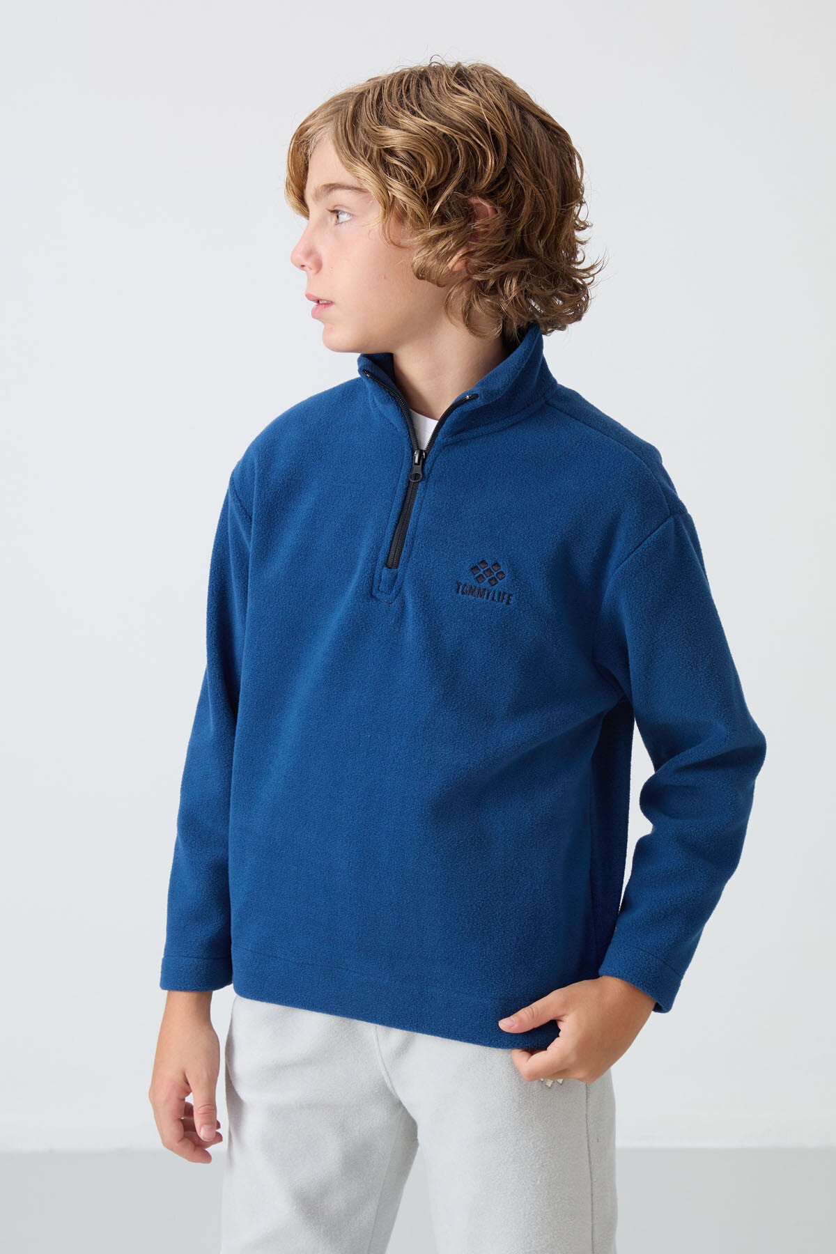 Parlament Kalın Yumuşak Dokulu Standart Fit Nakışlı Polar Erkek Çocuk Sweatshirt - 11221