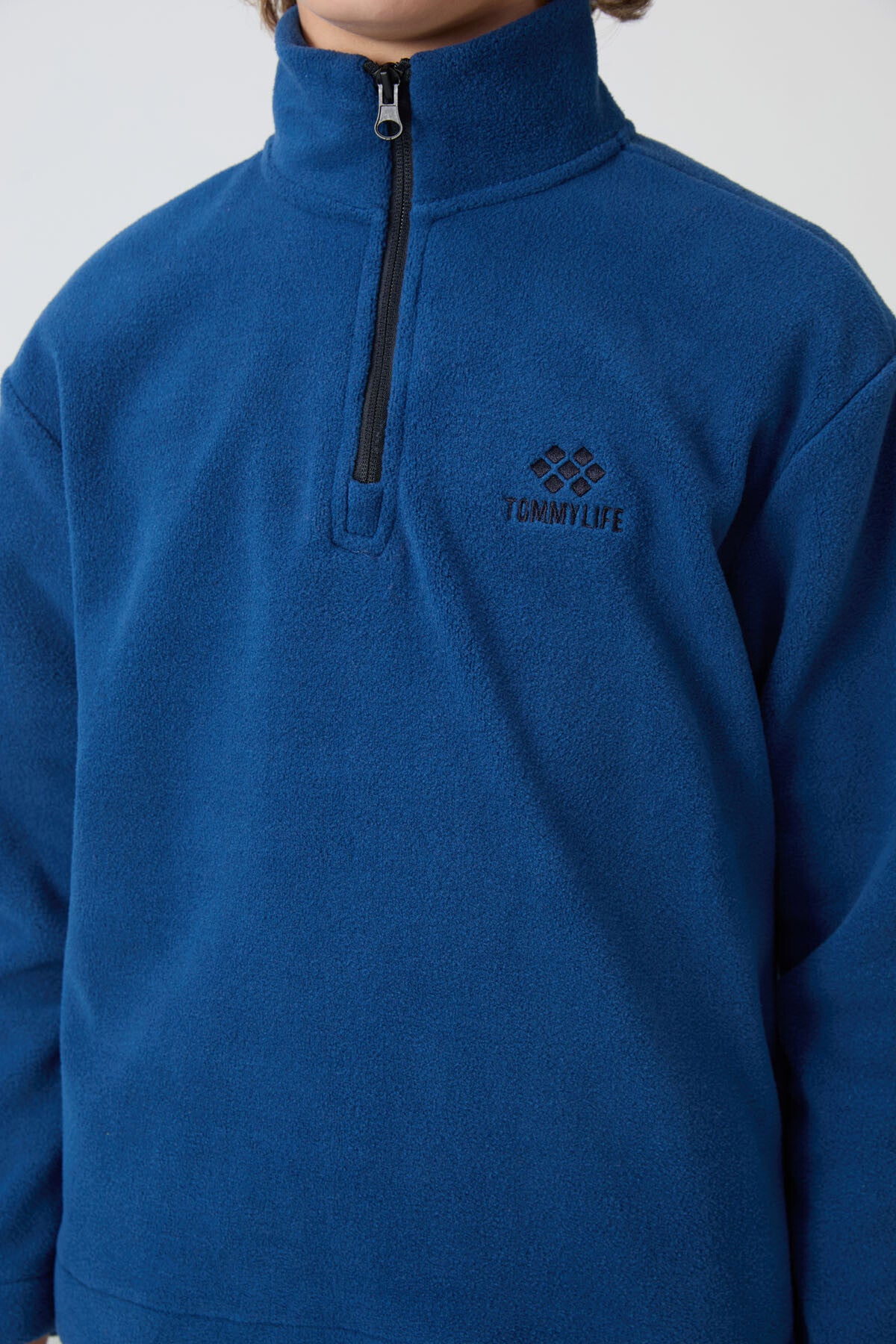 Parlament Kalın Yumuşak Dokulu Standart Fit Nakışlı Polar Erkek Çocuk Sweatshirt - 11221