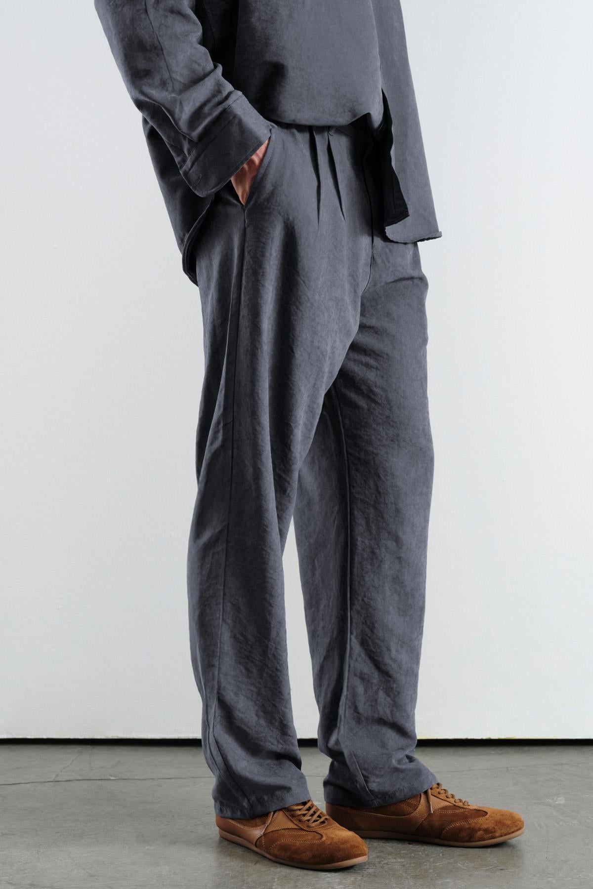 PİLİLİ EFEKTLİ MODAL ANTRASİT PANTOLON