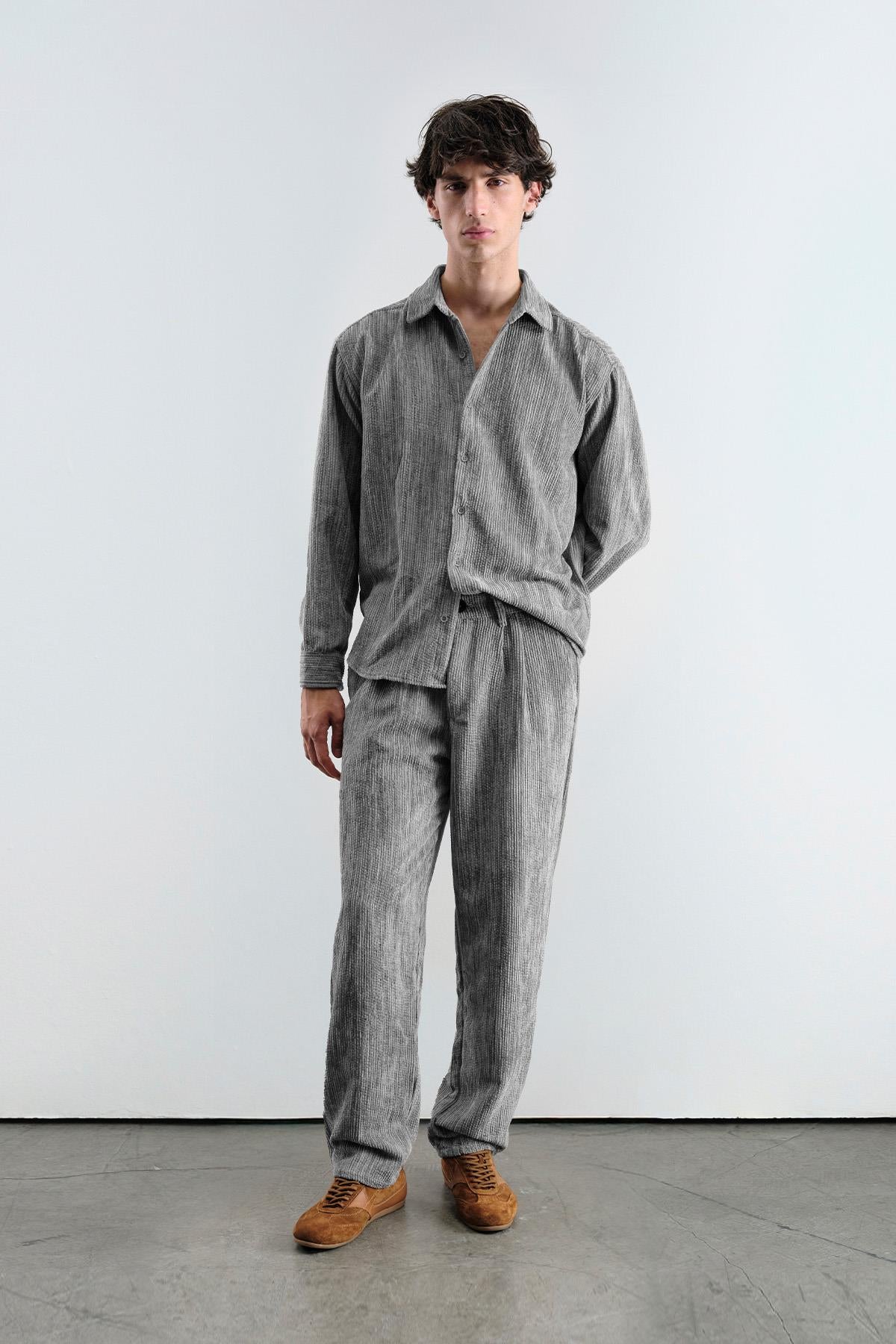 PİLİLİ KADİFE GRİ PANTOLON