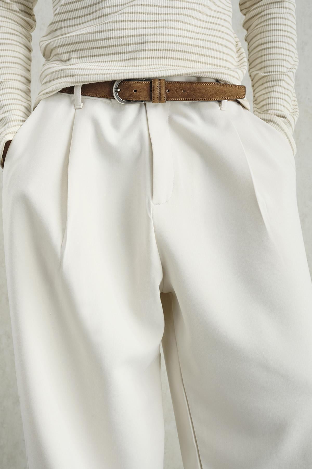 BOL KESİM GENİŞ PAÇALI PİLİLİ DÖKÜMLÜ BEJ PANTOLON