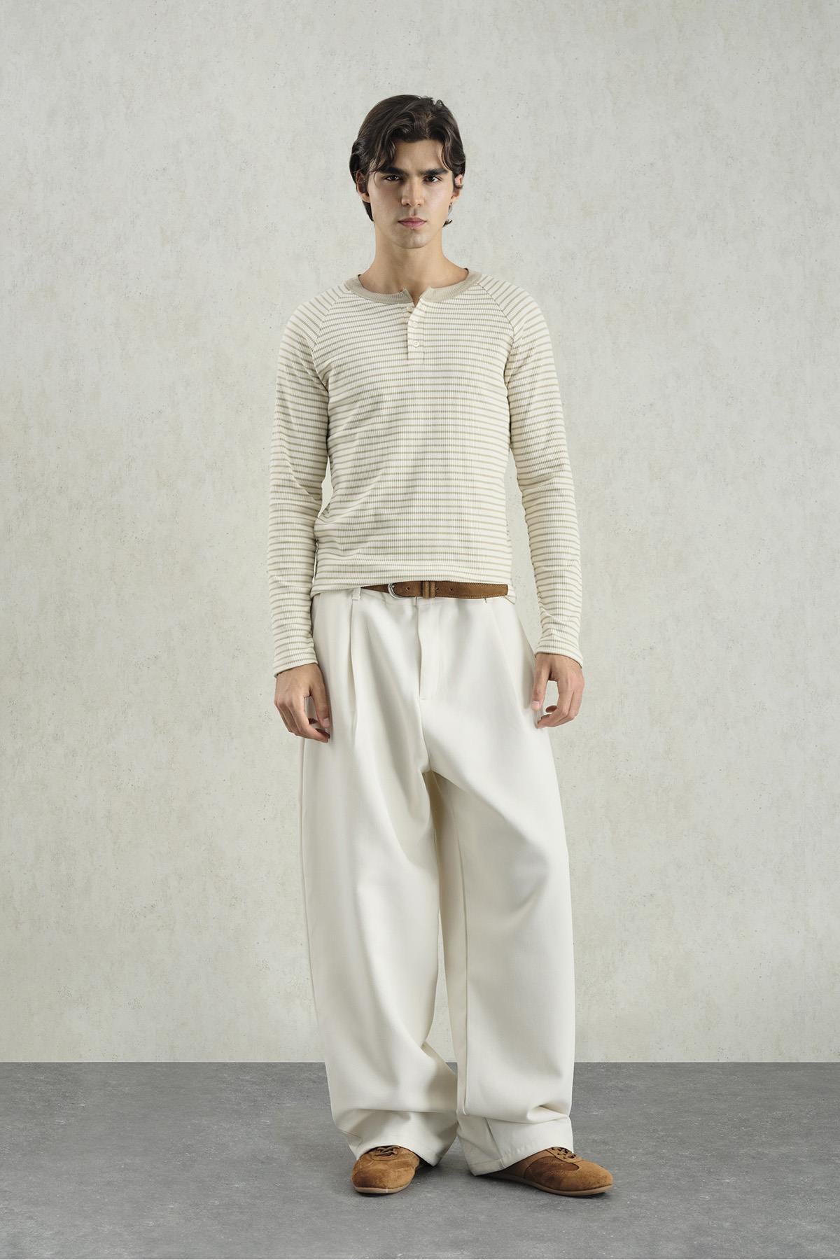 BOL KESİM GENİŞ PAÇALI PİLİLİ DÖKÜMLÜ BEJ PANTOLON