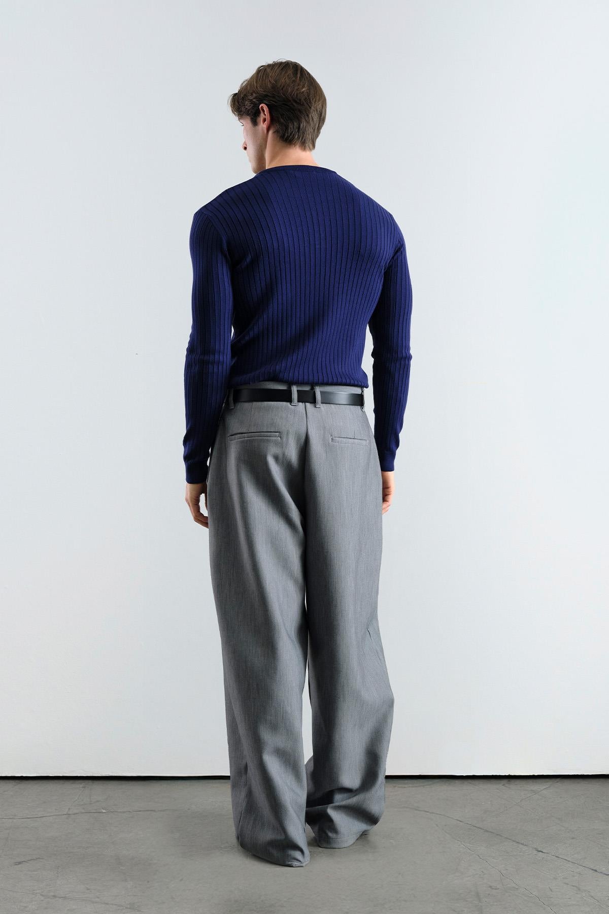 BOL KESİM GENİŞ PAÇALI PİLİLİ DÖKÜMLÜ GRİ PANTOLON