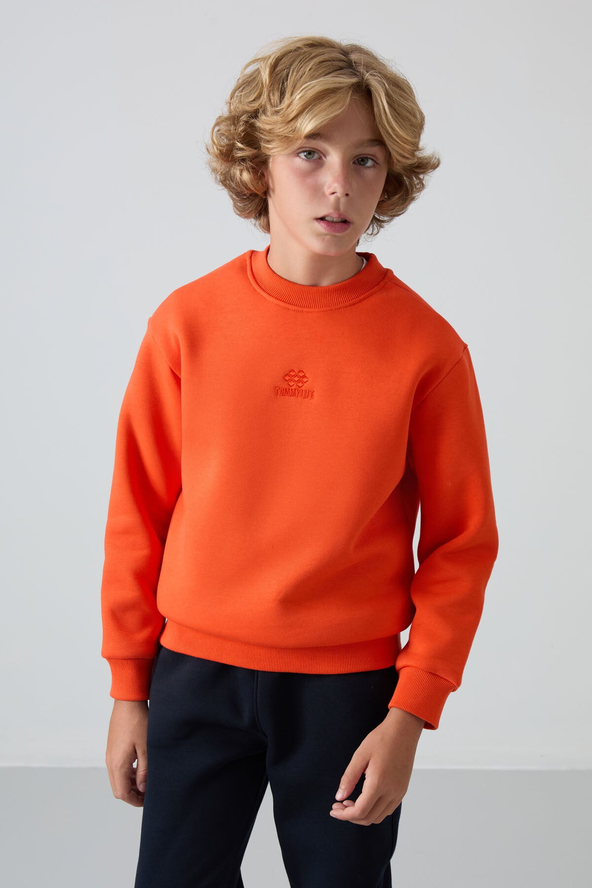 Portakal Pamuklu Kalın İçi Tüylü Yumuşak Dokulu Standart Fit Nakışlı Erkek Çocuk Sweatshirt - 11232