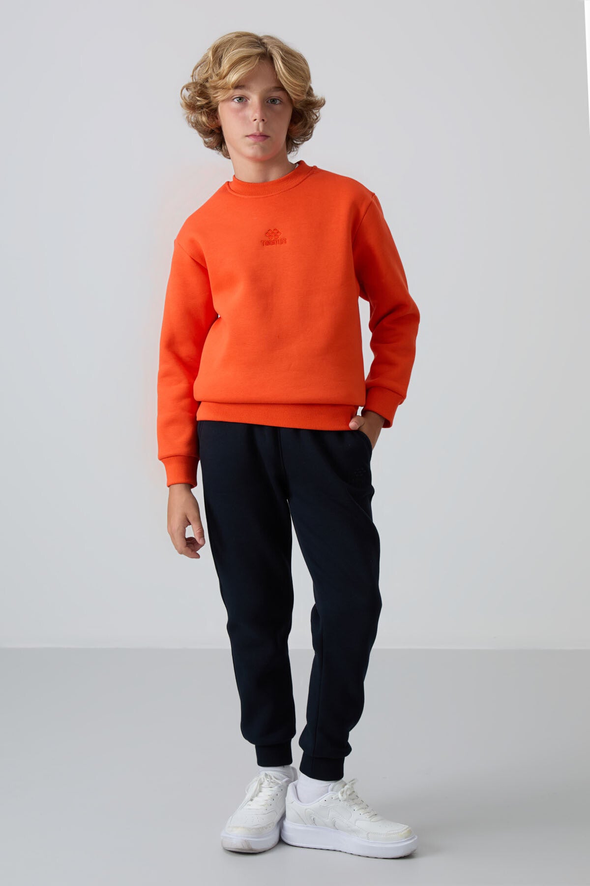 Portakal Pamuklu Kalın İçi Tüylü Yumuşak Dokulu Standart Fit Nakışlı Erkek Çocuk Sweatshirt - 11232