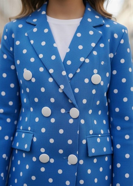 Puantiyeli Blazer Ceket ve Beyaz Şort Takım