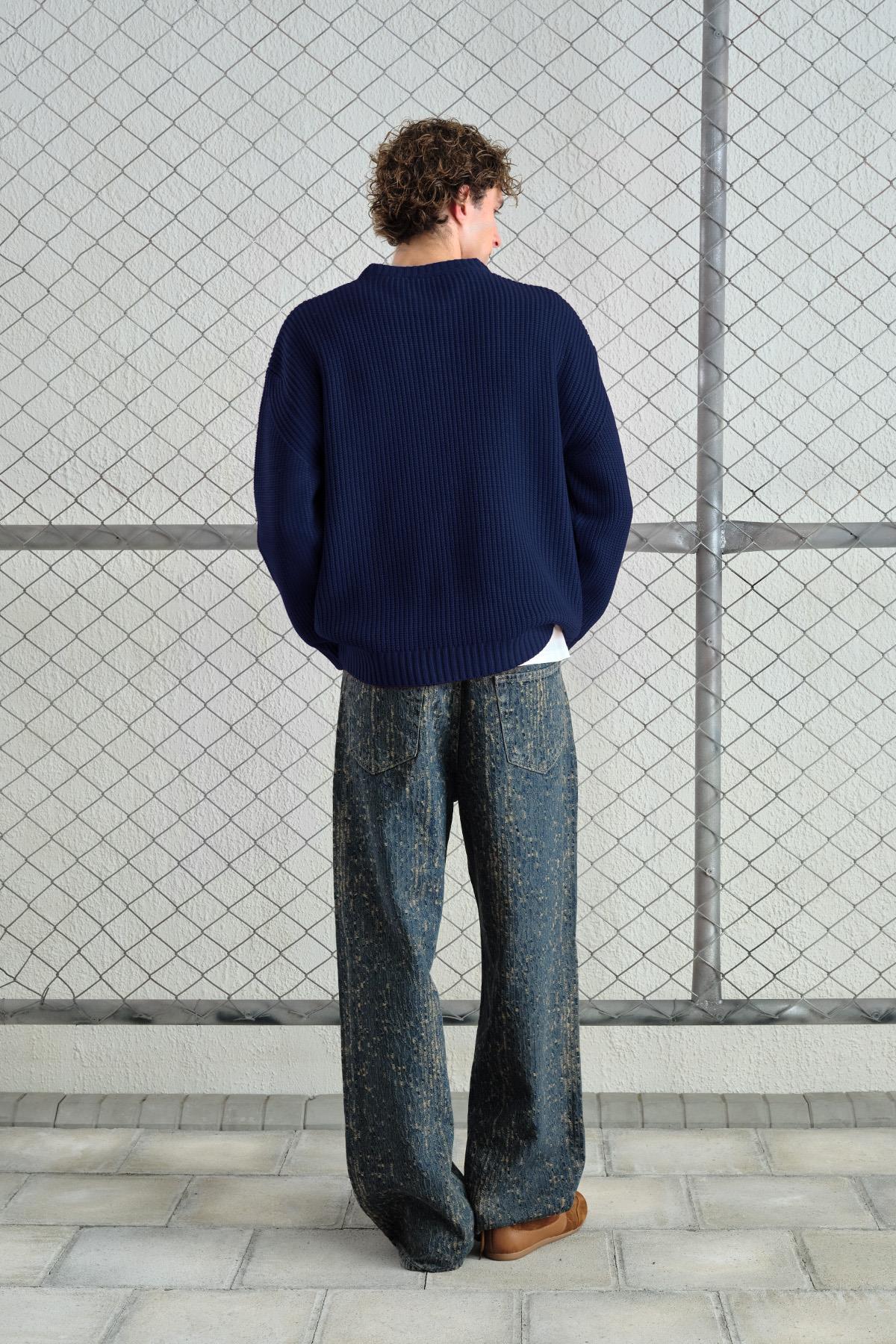 OVERSIZE DÖKÜMLÜ FİTİLLİ LACİVERT TRİKO KAZAK