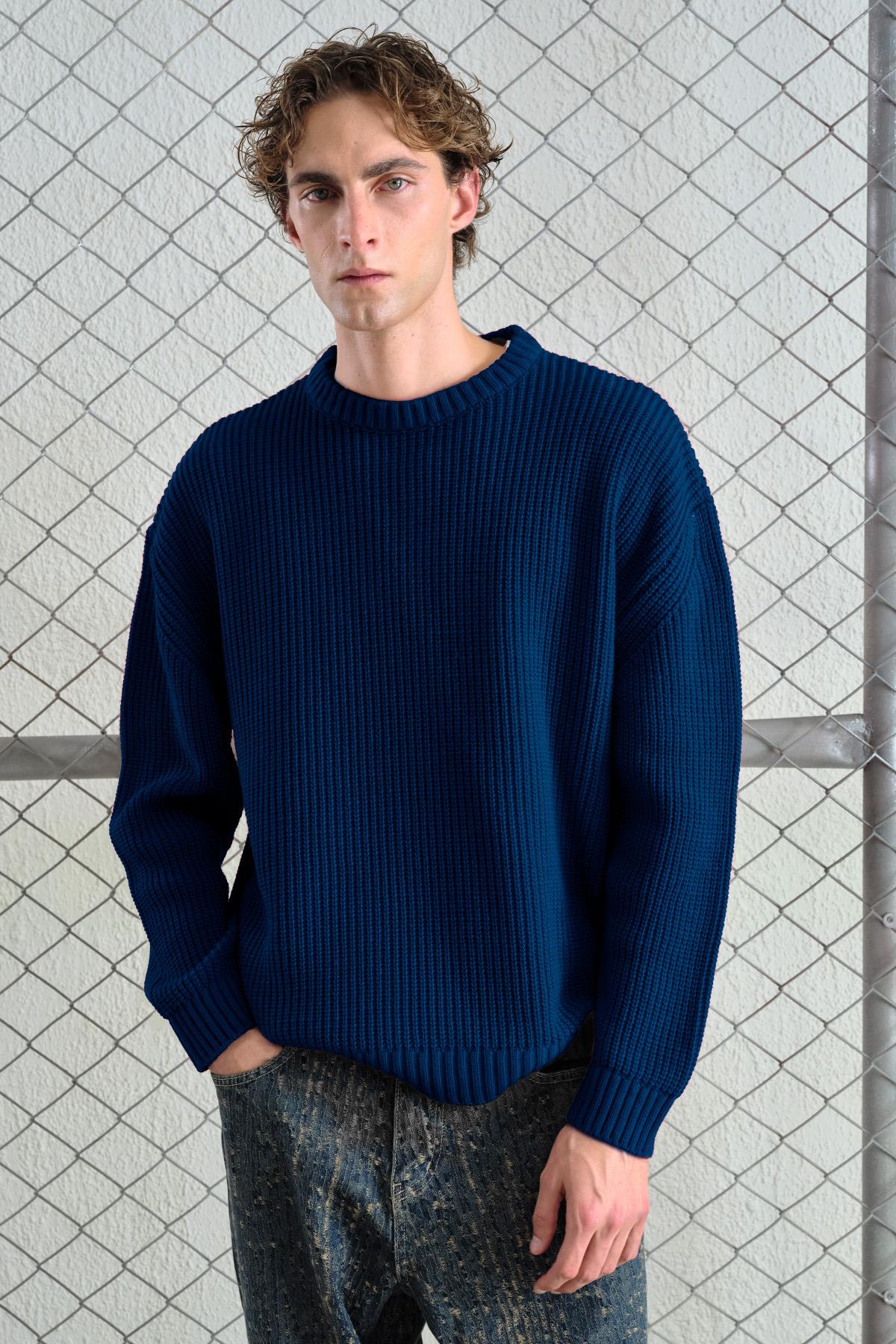 OVERSIZE DÖKÜMLÜ FİTİLLİ LACİVERT TRİKO KAZAK