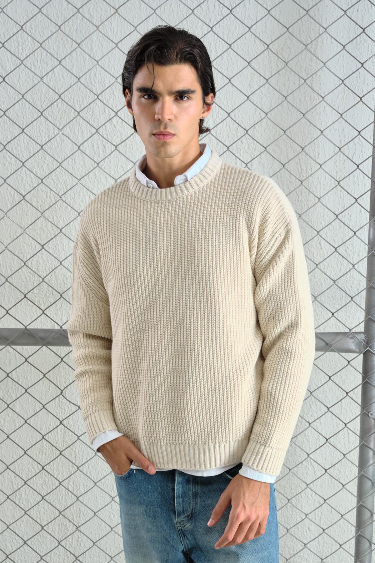 OVERSIZE DÖKÜMLÜ FİTİLLİ EKRU TRİKO KAZAK