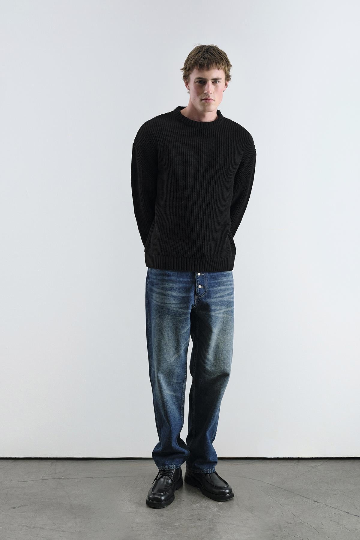 OVERSIZE DÖKÜMLÜ FİTİLLİ SİYAH TRİKO KAZAK