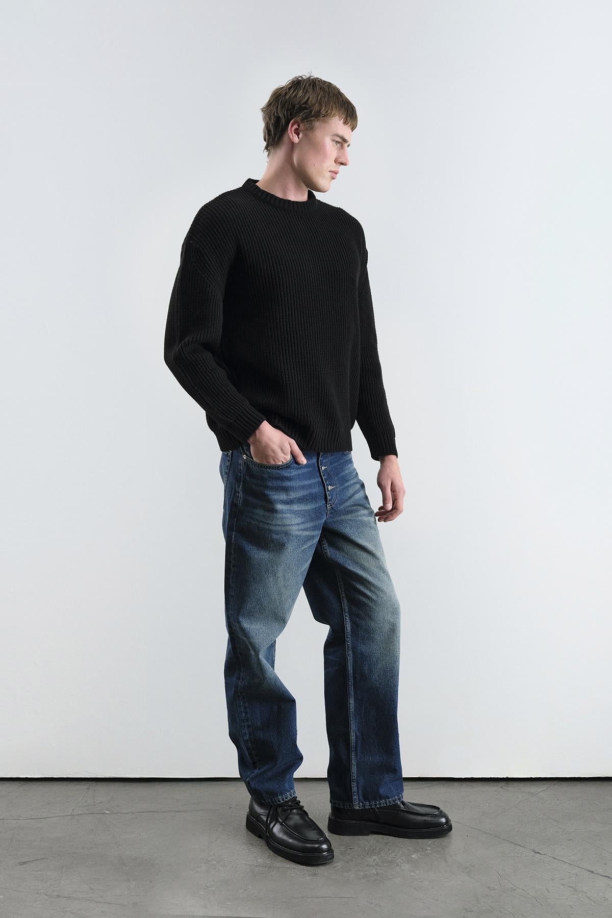 OVERSIZE DÖKÜMLÜ FİTİLLİ SİYAH TRİKO KAZAK