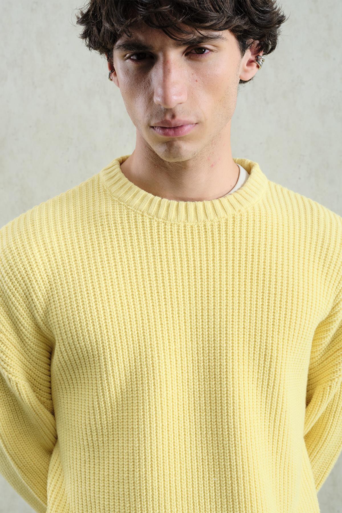 BOL KESİM DOKULU FİTİLLİ SARI TRİKO KAZAK