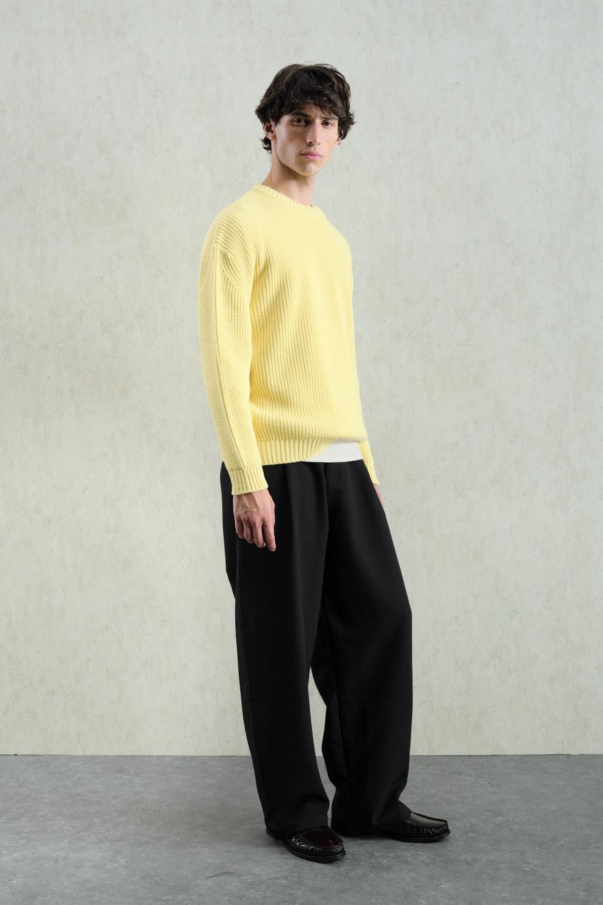 OVERSIZE DÖKÜMLÜ FİTİLLİ SARI TRİKO KAZAK