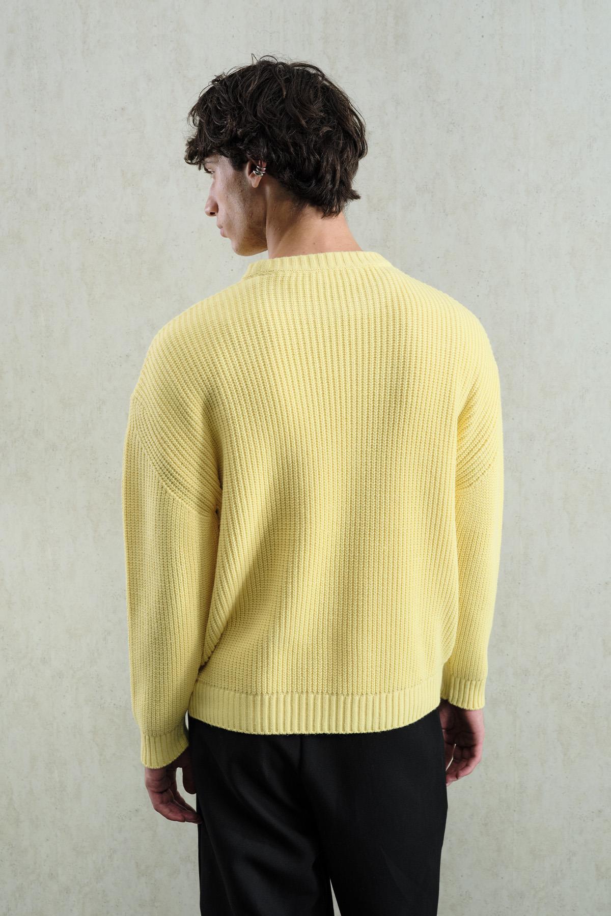 OVERSIZE DÖKÜMLÜ FİTİLLİ SARI TRİKO KAZAK