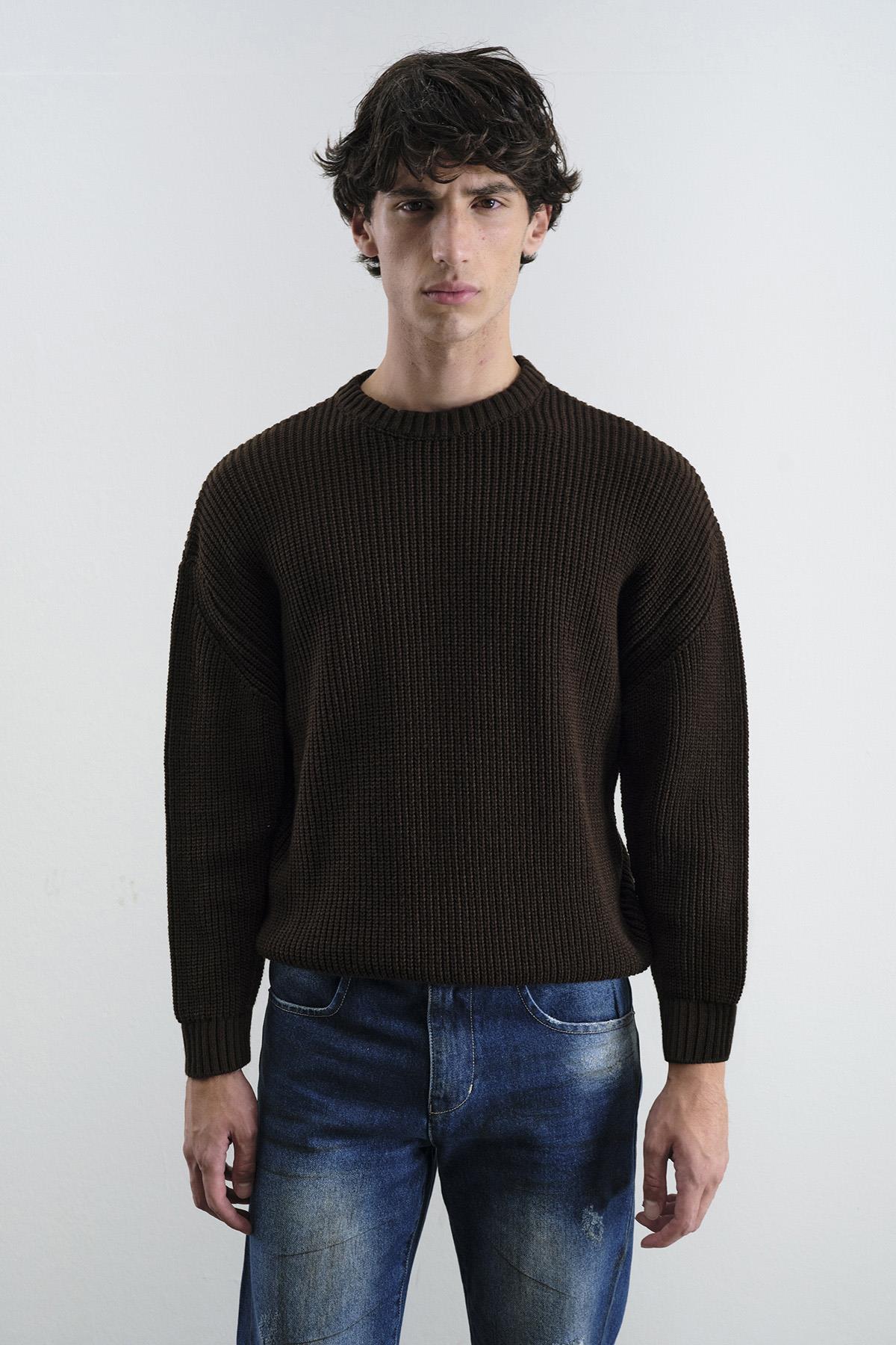 BOL KESİM DOKULU FİTİLLİ KAHVERENGİ TRİKO KAZAK