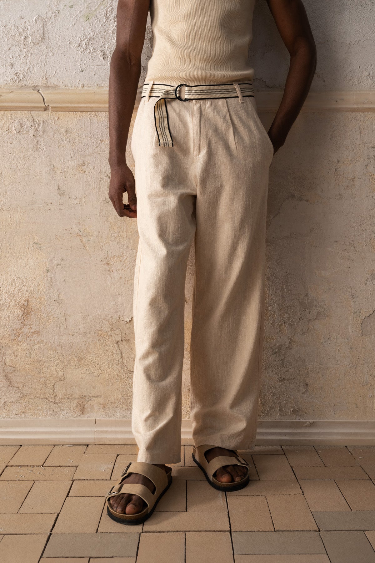 REGULAR FIT KEMERLİ BEJ PANTOLON