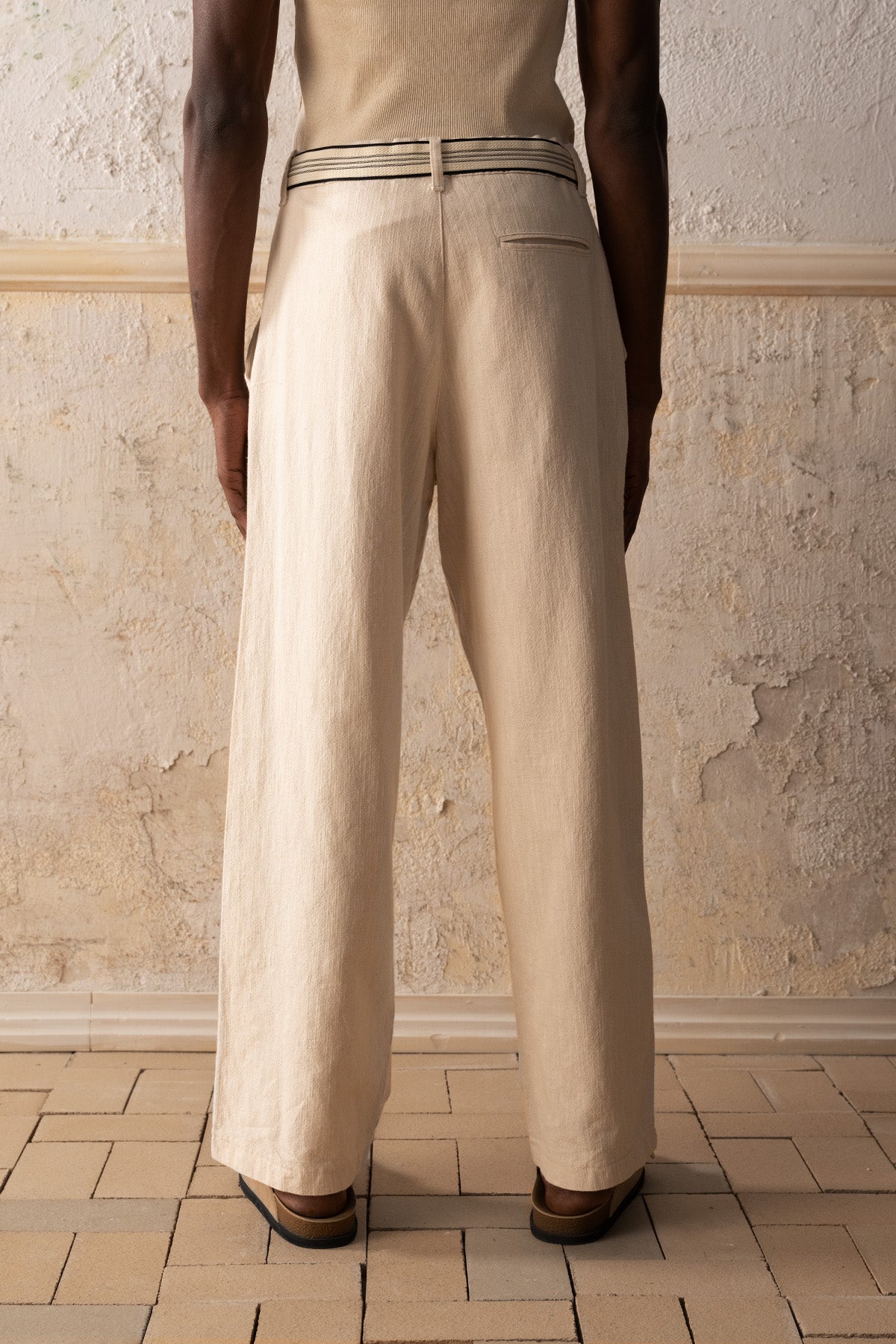 REGULAR FIT KEMERLİ BEJ PANTOLON - BEJ M