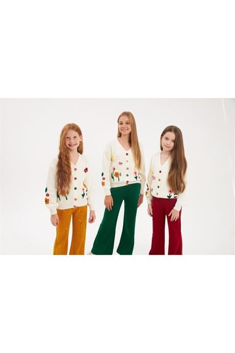 Renkli Düğmeli Floral Desenli Beyaz Triko Hırka Renkli Pantolon 2'li Takım Hardal 10 Yaş