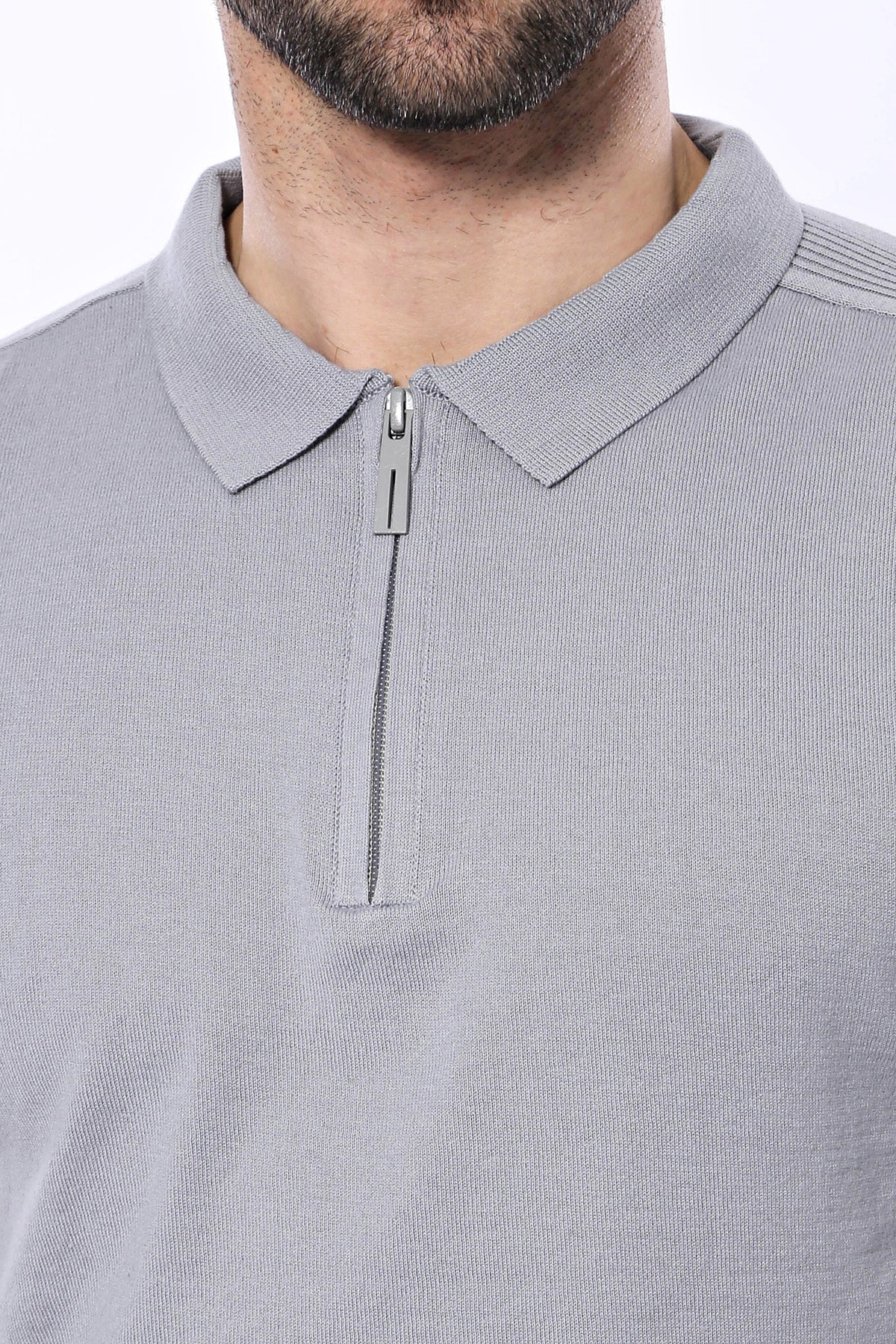 Bisiklet Yaka Kenarları Desenli Gri Örme T-shirt | Wessi