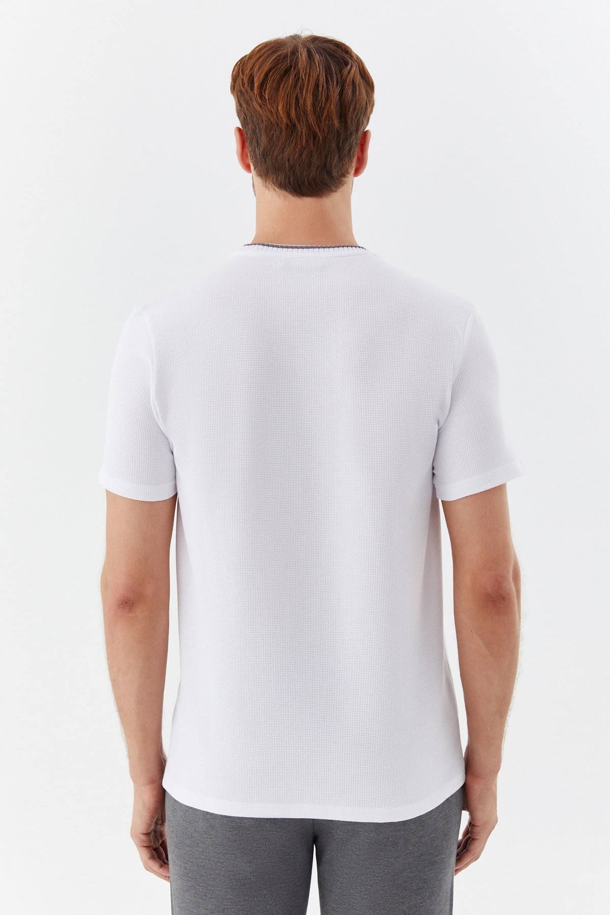 Ekru Piti Kare Bisiklet Yaka Pamuklu T-Shirt
