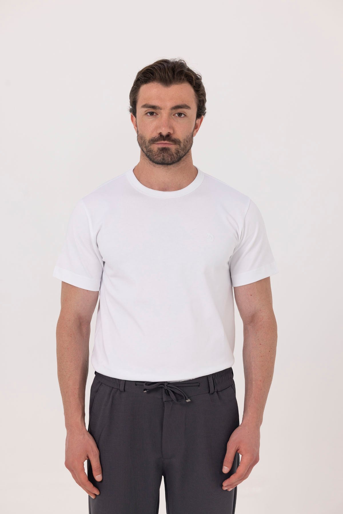 Erkek Beyaz Rahat Kesim Regular Fit %100 Pamuk Kısa Kollu Bisiklet Yaka Nakışlı Basic Tişört