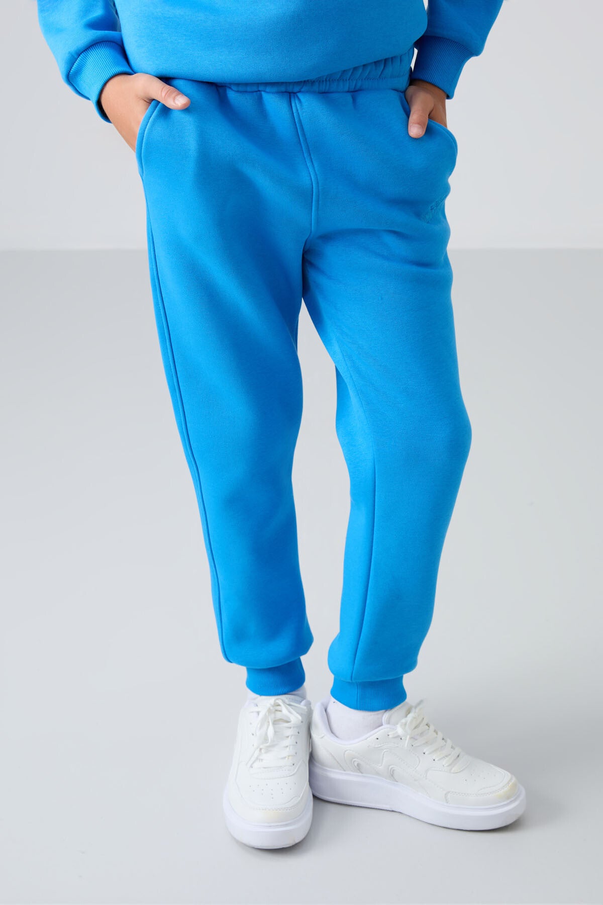 Saks Pamuklu Kalın İçi Tüylü Yumuşak Dokulu Standart Fit Nakışlı Erkek Çocuk Eşofman Takım - 11249