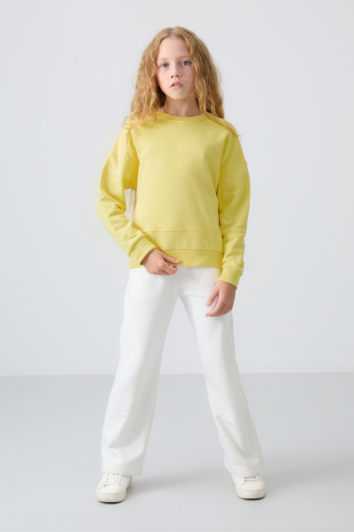 Sarı Pamuklu İçi Tüylü Yumuşak Dokulu Oversize Nakışlı Kız Çocuk Sweatshirt - 75150