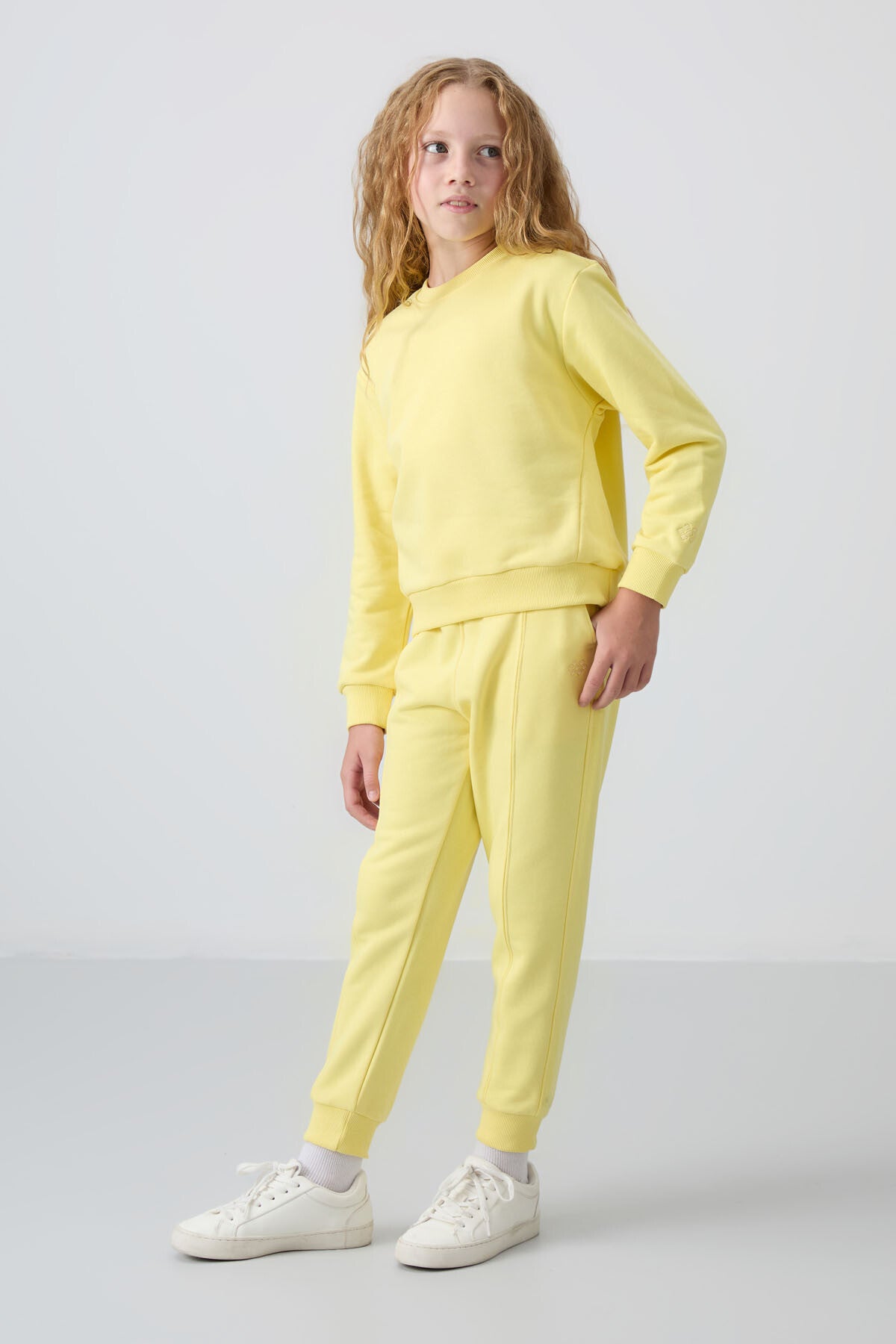 Sarı Pamuklu İçi Tüylü Yumuşak Dokulu Oversize Nakışlı Kız Çocuk Eşofman Takım - 75145
