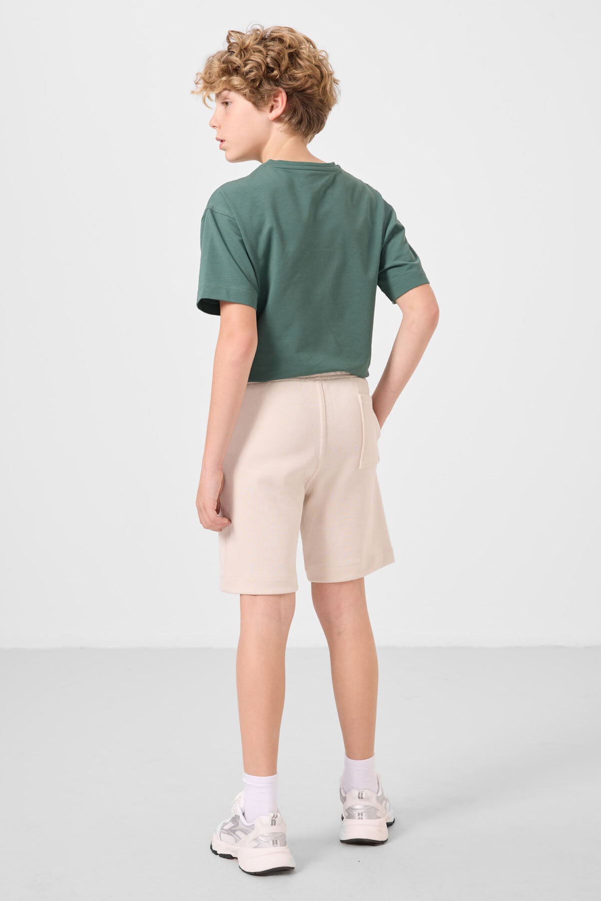 Standart Fit Basic 3'lü Paket Siyah-Çam Yeşili-Bej Erkek Çocuk Şort - 11293