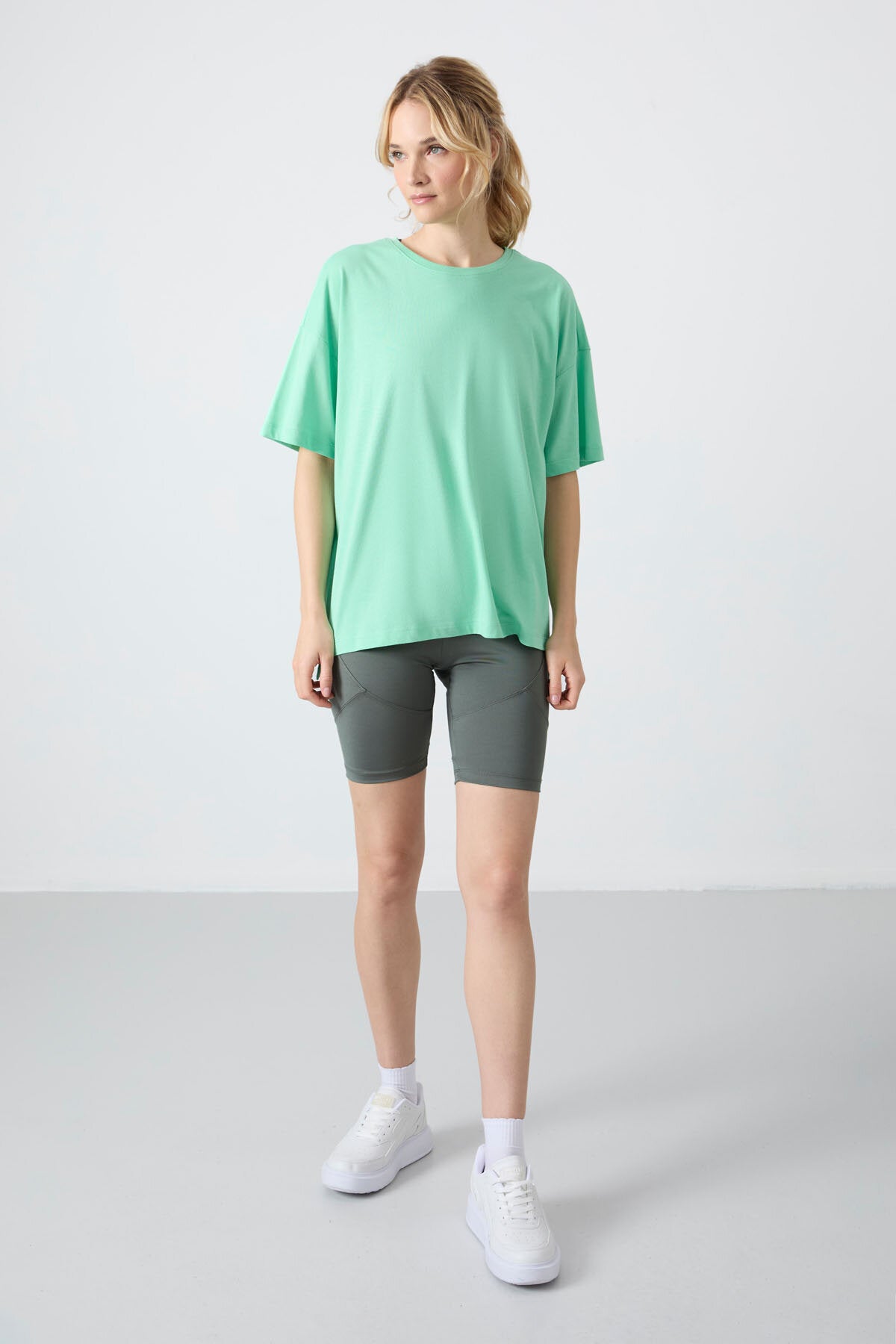 Oversize Fit Basic O Yaka 3'lü Paket Su Yeşili-Beyaz-Şeker Pembe Kadın T-Shirt 97285