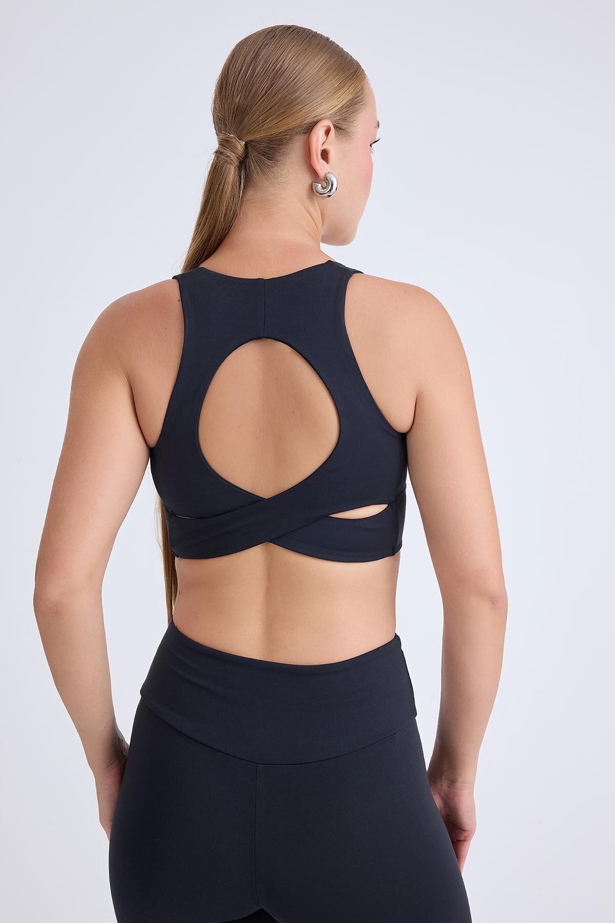 Sırtı Çapraz Crop Sporcu Atlet