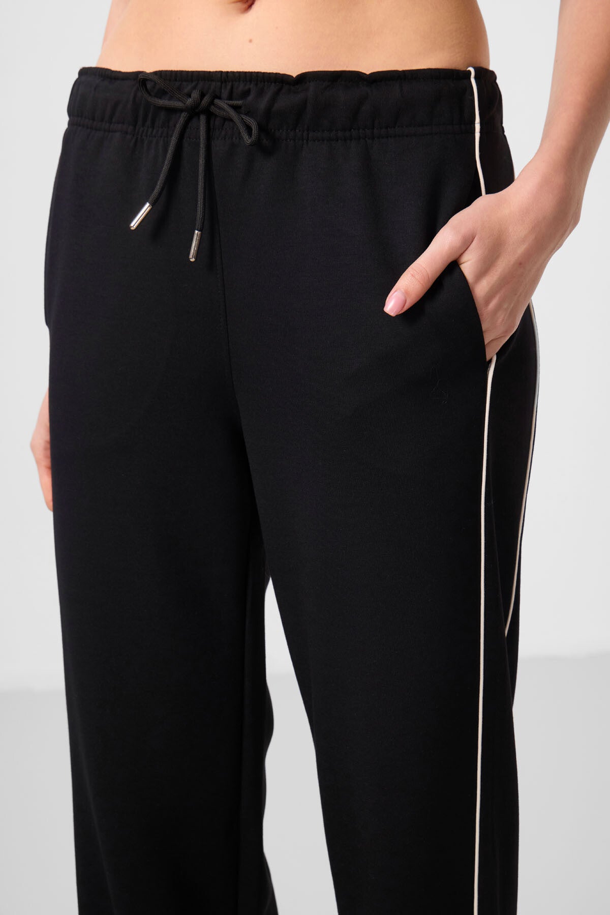 Siyah Yumuşak Dokulu Yan Panel Detaylı Geniş Paça Kadın Palazzo Pantolon - 94669