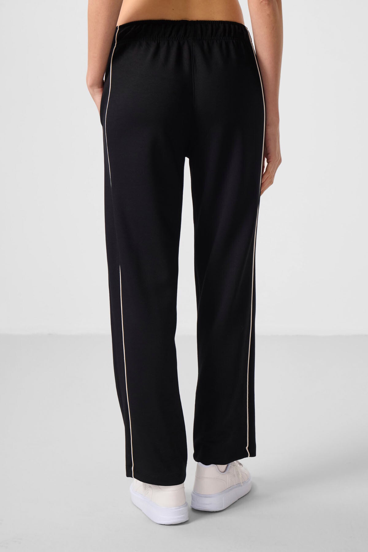 Siyah Yumuşak Dokulu Yan Panel Detaylı Geniş Paça Kadın Palazzo Pantolon - 94669