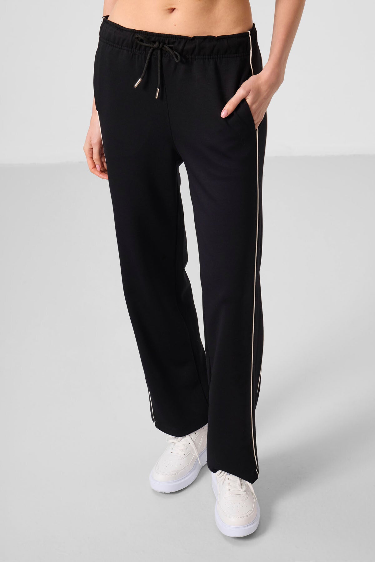 Siyah Yumuşak Dokulu Yan Panel Detaylı Geniş Paça Kadın Palazzo Pantolon - 94669