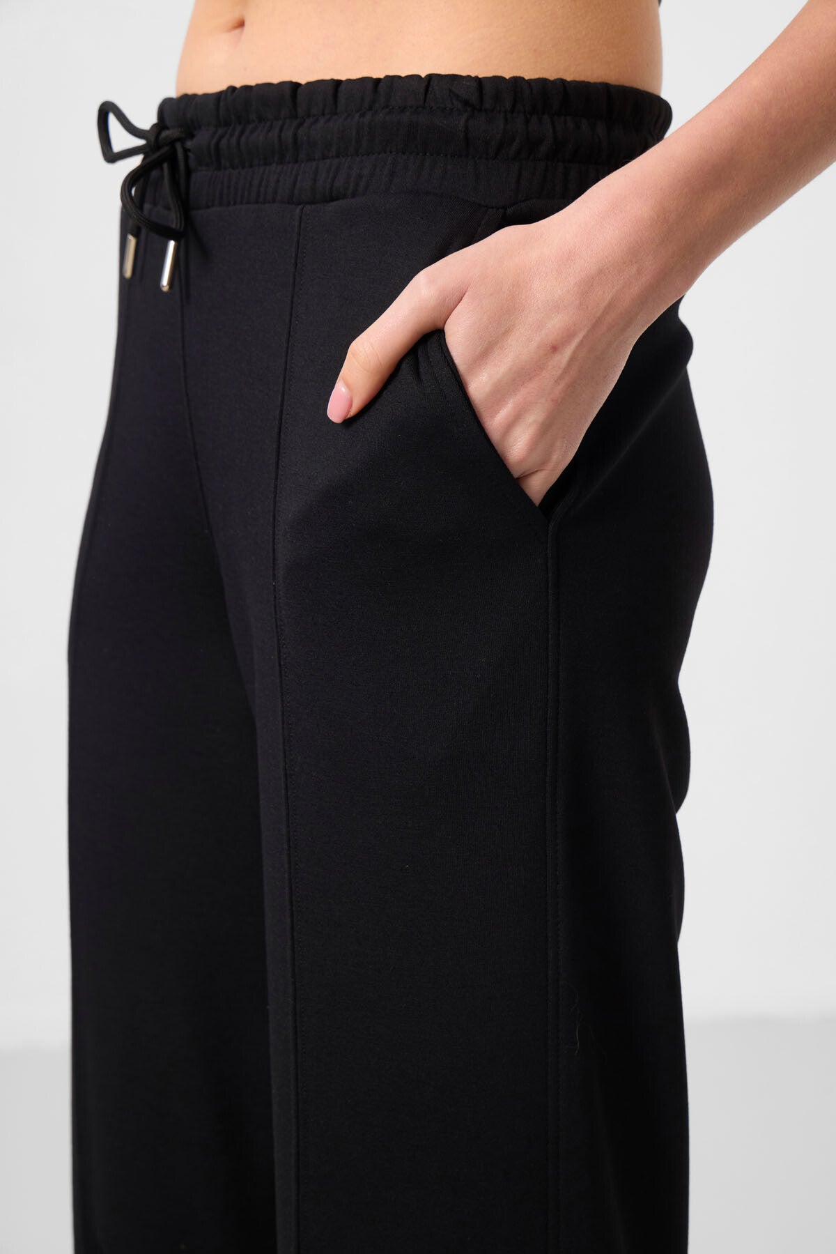 Siyah Yumuşak Dokulu Cepli Ön Dikiş Detaylı Kadın Palazzo Pantolon - 94670