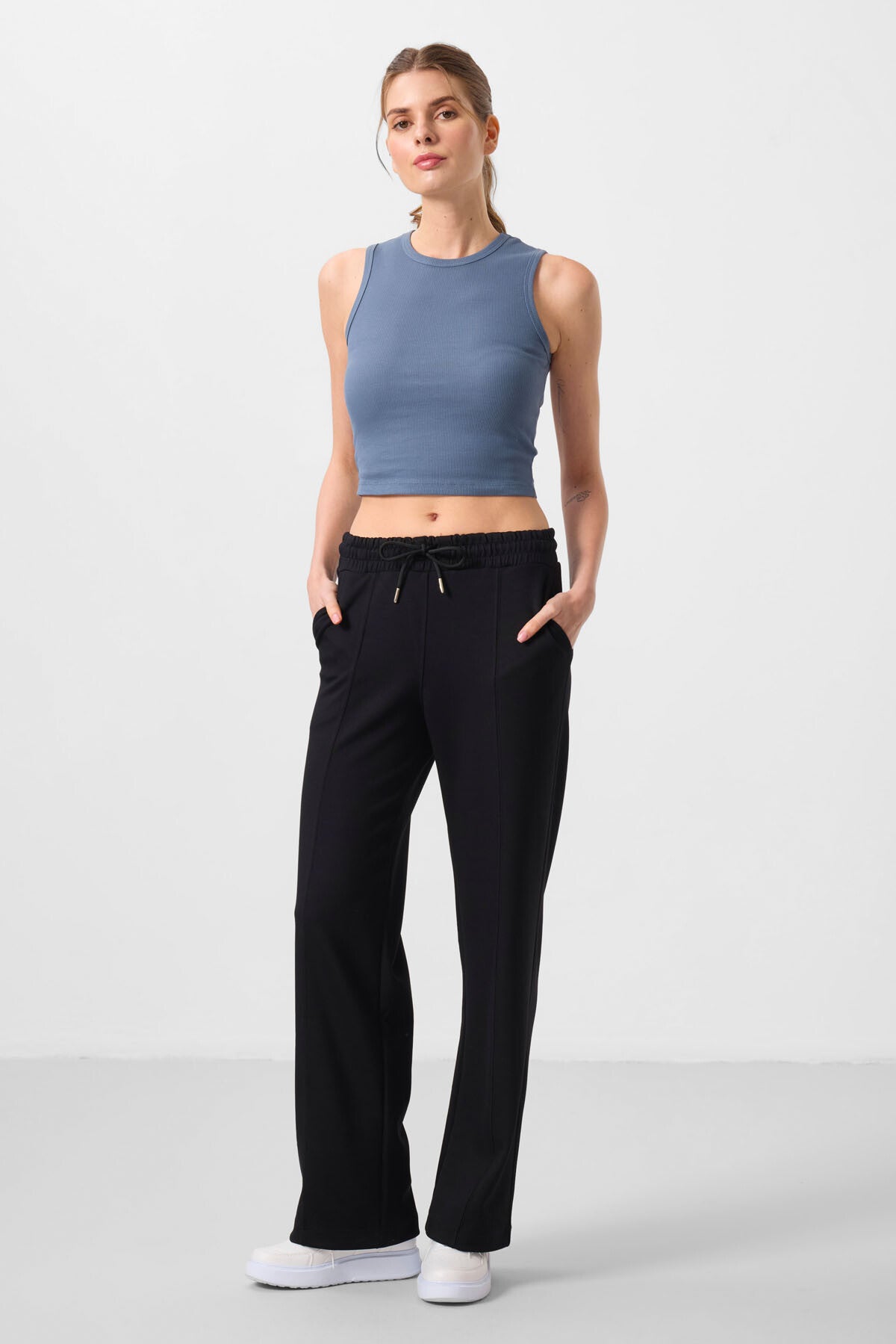 Siyah Yumuşak Dokulu Cepli Ön Dikiş Detaylı Kadın Palazzo Pantolon - 94670