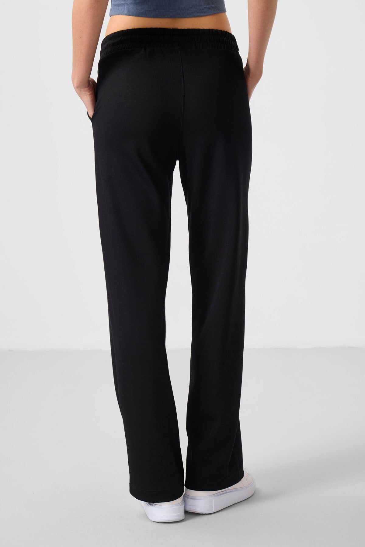 Siyah Yumuşak Dokulu Cepli Ön Dikiş Detaylı Kadın Palazzo Pantolon - 94670