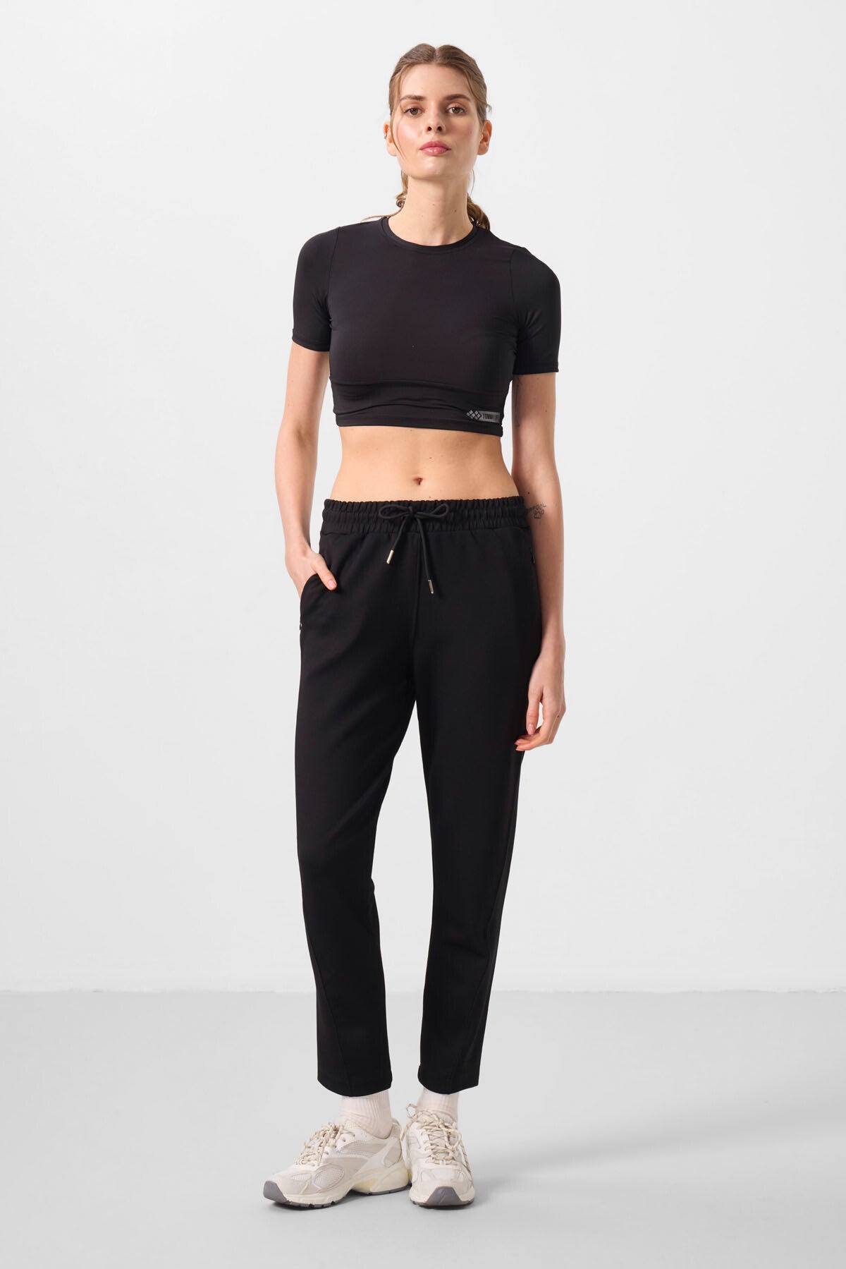 Siyah Yumuşak Dokulu Gizli Fermuarlı Dar Paça Kadın Pantolon - 94668