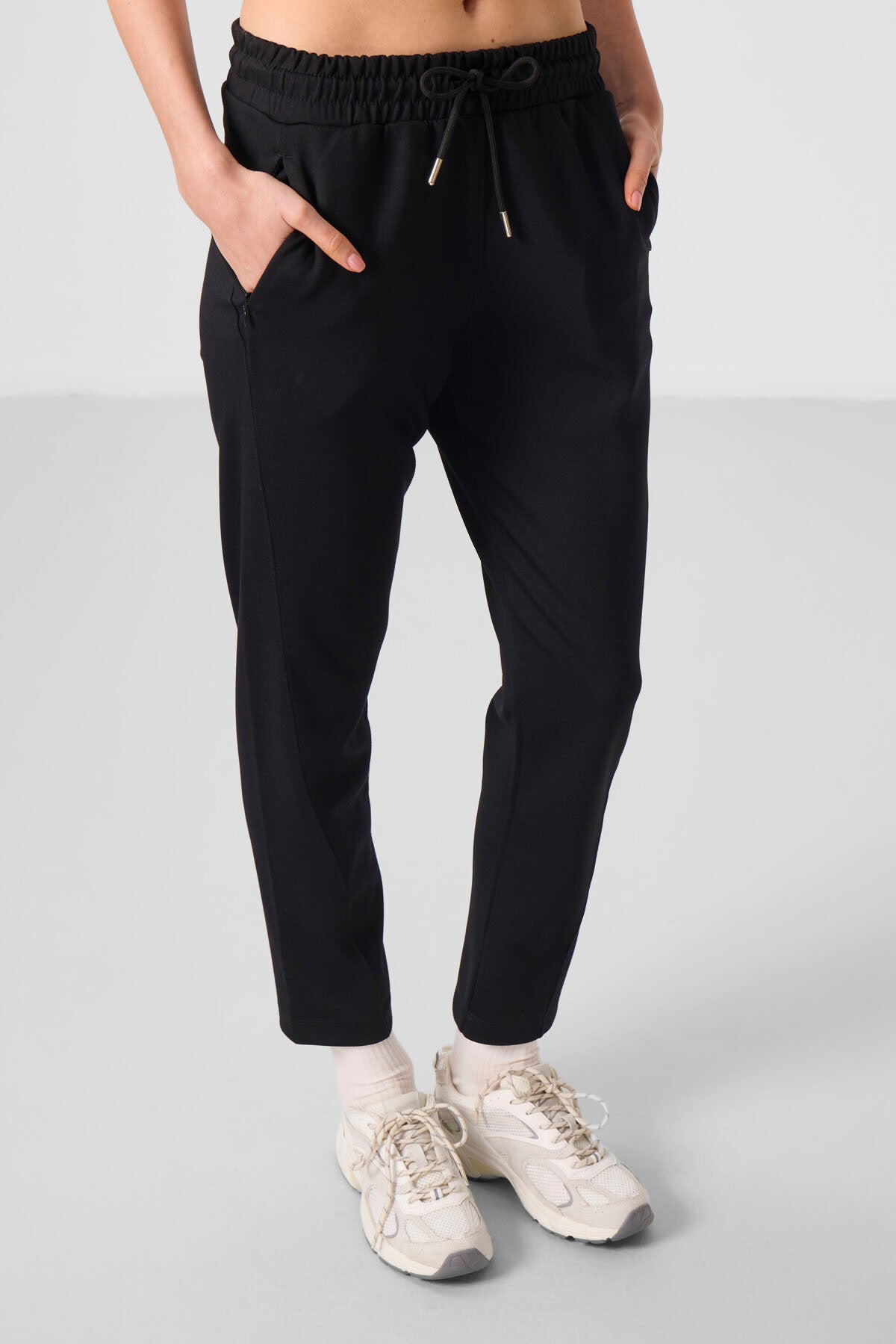 Siyah Yumuşak Dokulu Gizli Fermuarlı Dar Paça Kadın Pantolon - 94668