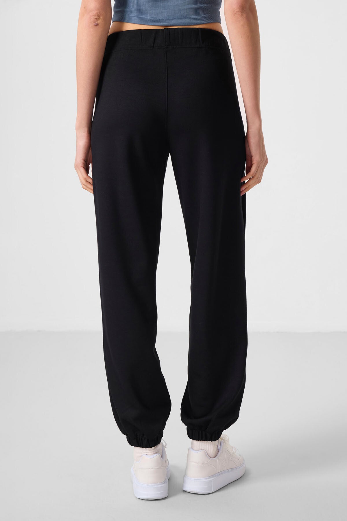 Siyah Yumuşak Dokulu Cep Detaylı Rahat Form Kadın Pantolon - 94672