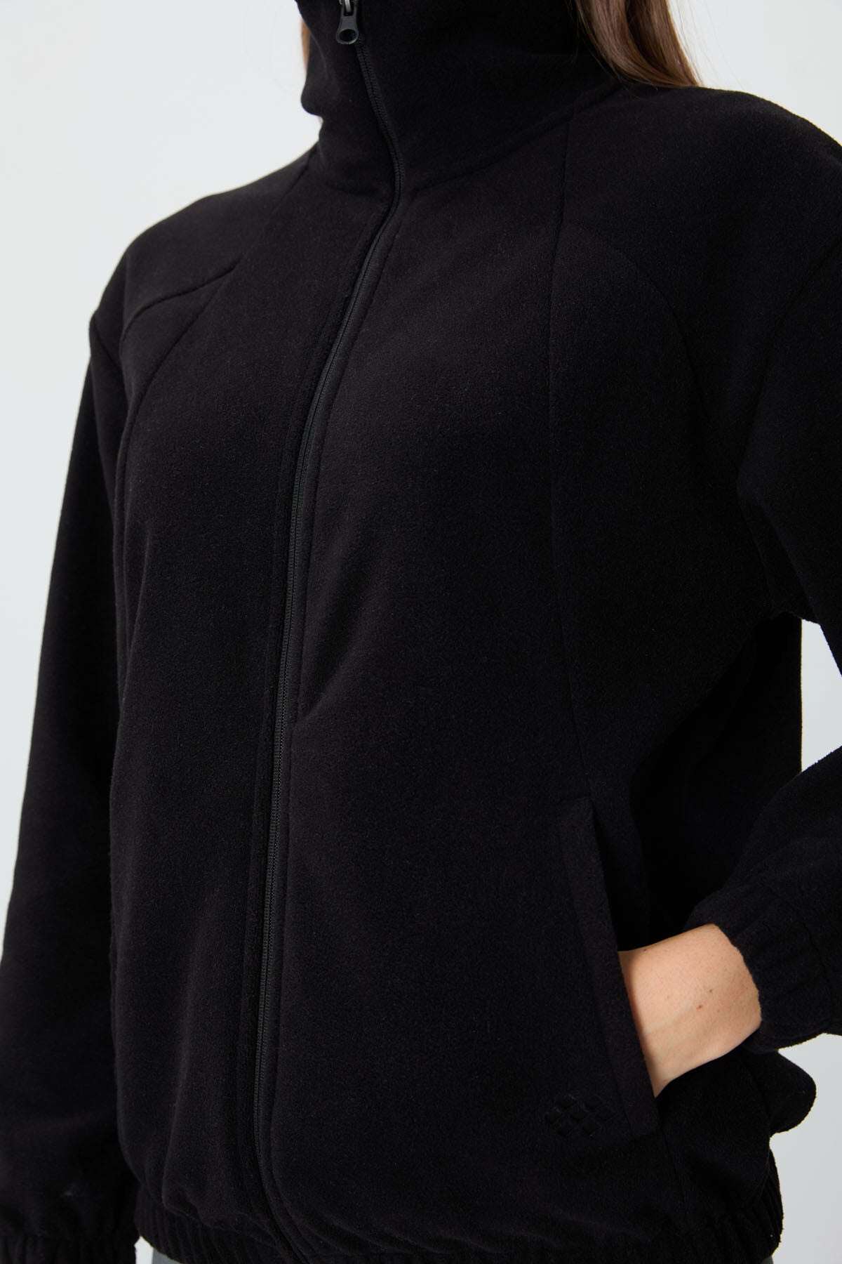 Siyah Kalın Yumuşak Dokulu Dik Yaka Oversize Nakışlı Polar Kadın Sweatshirt - 97293