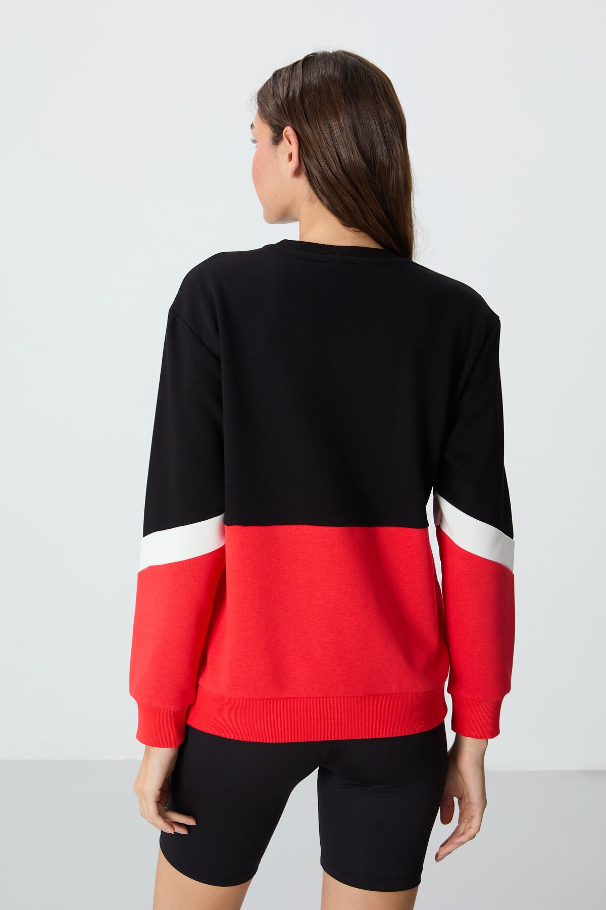 Siyah Kompakt Pamuklu Kalın Pürüzsüz Dokulu O Yaka Oversize Fit Kadın Sweatshirt - 97289