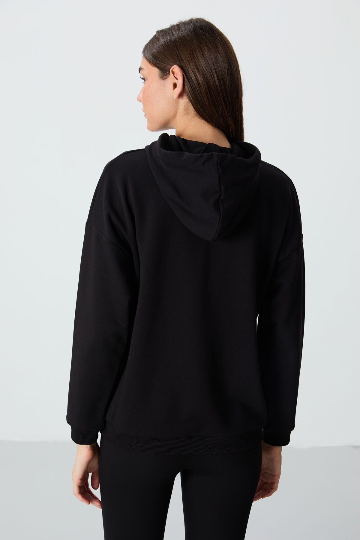 Siyah Kompakt Pamuklu Kalın Pürüzsüz Dokulu Kapüşonlu Oversize Fit Kadın Sweatshirt - 97291