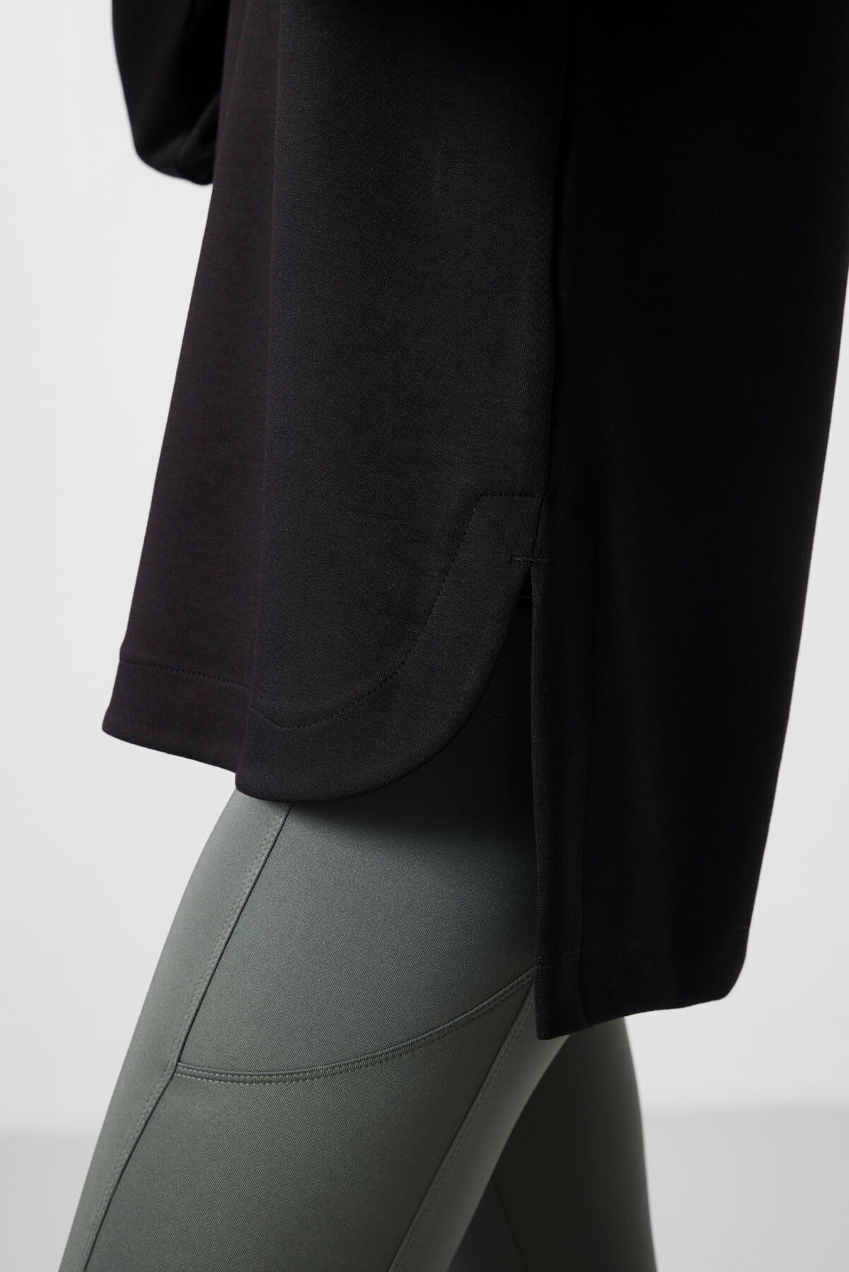 Siyah Yumuşak Dokulu O Yaka Rahat Form Kadın Tunik Sweatshirt - 97305