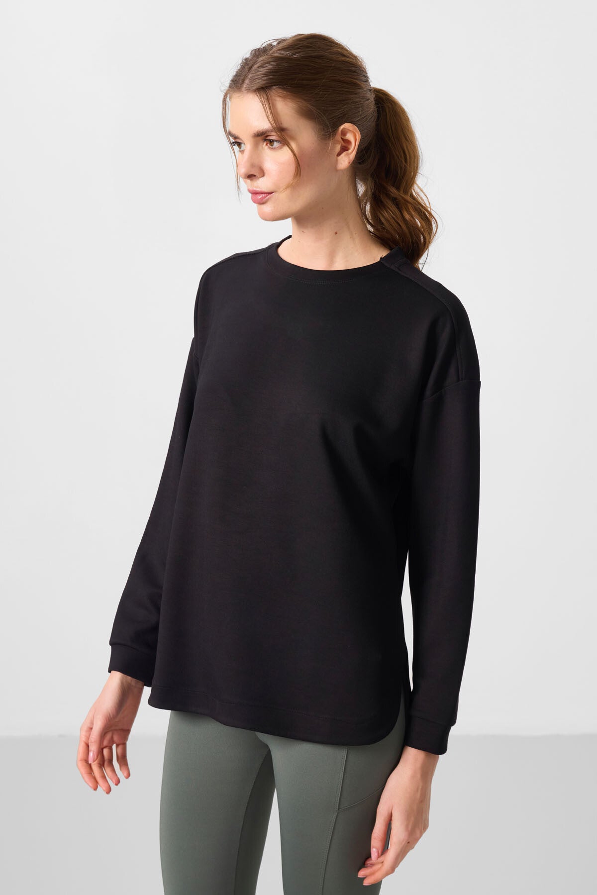 Siyah Yumuşak Dokulu O Yaka Rahat Form Kadın Tunik Sweatshirt - 97305