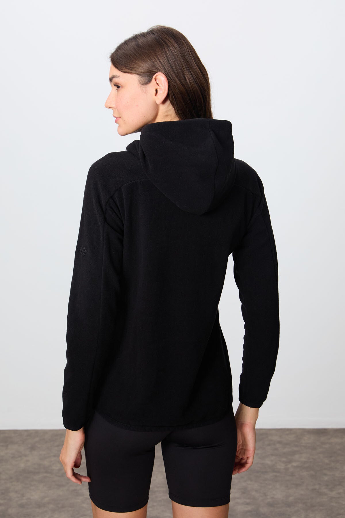 Siyah Kalın Yumuşak Dokulu Kapüşonlu Standart Fit Nakışlı Polar Kadın Sweatshirt -97287