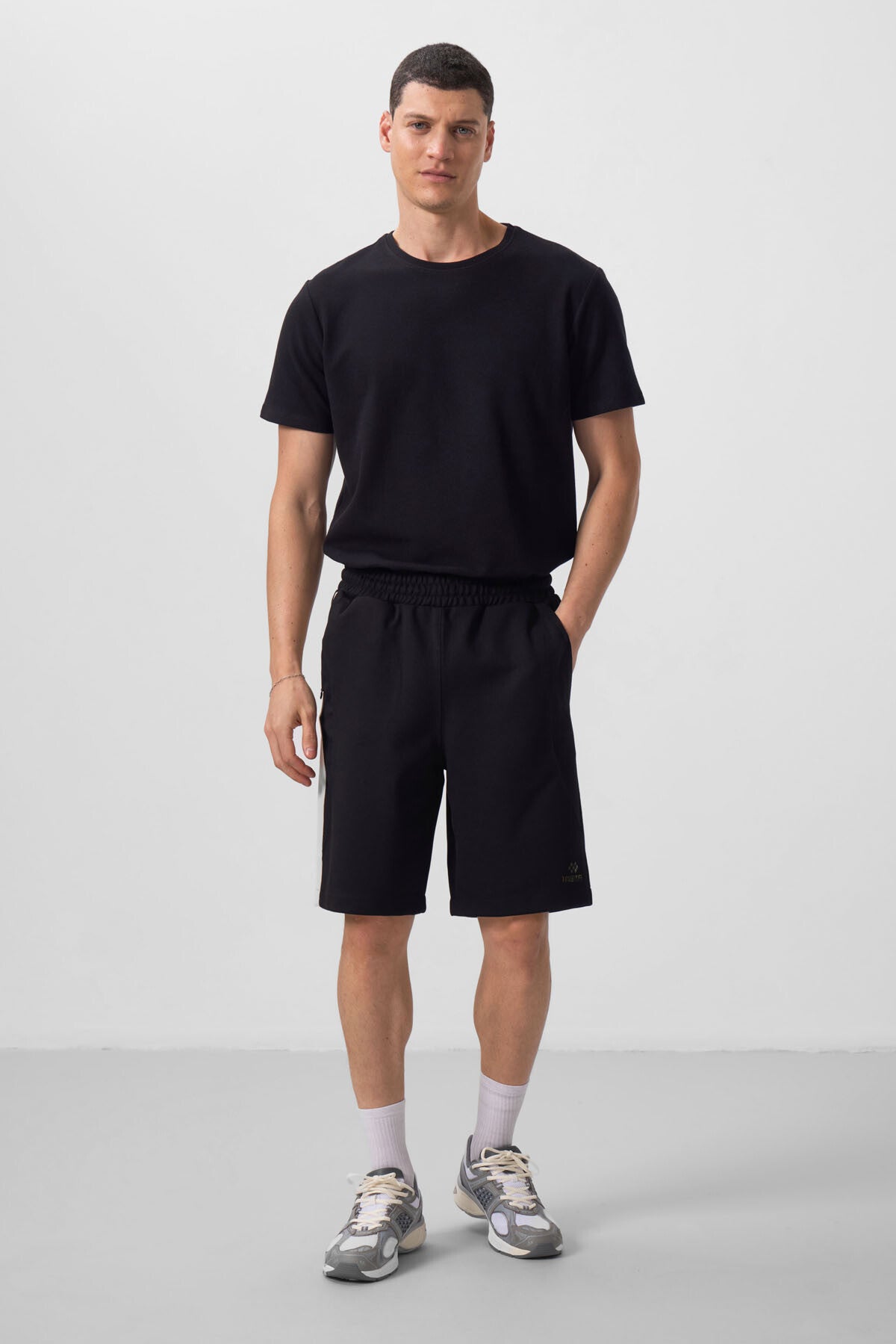 Siyah-Bej Yüzeyi Dokulu Oversize Erkek Şort - 81288