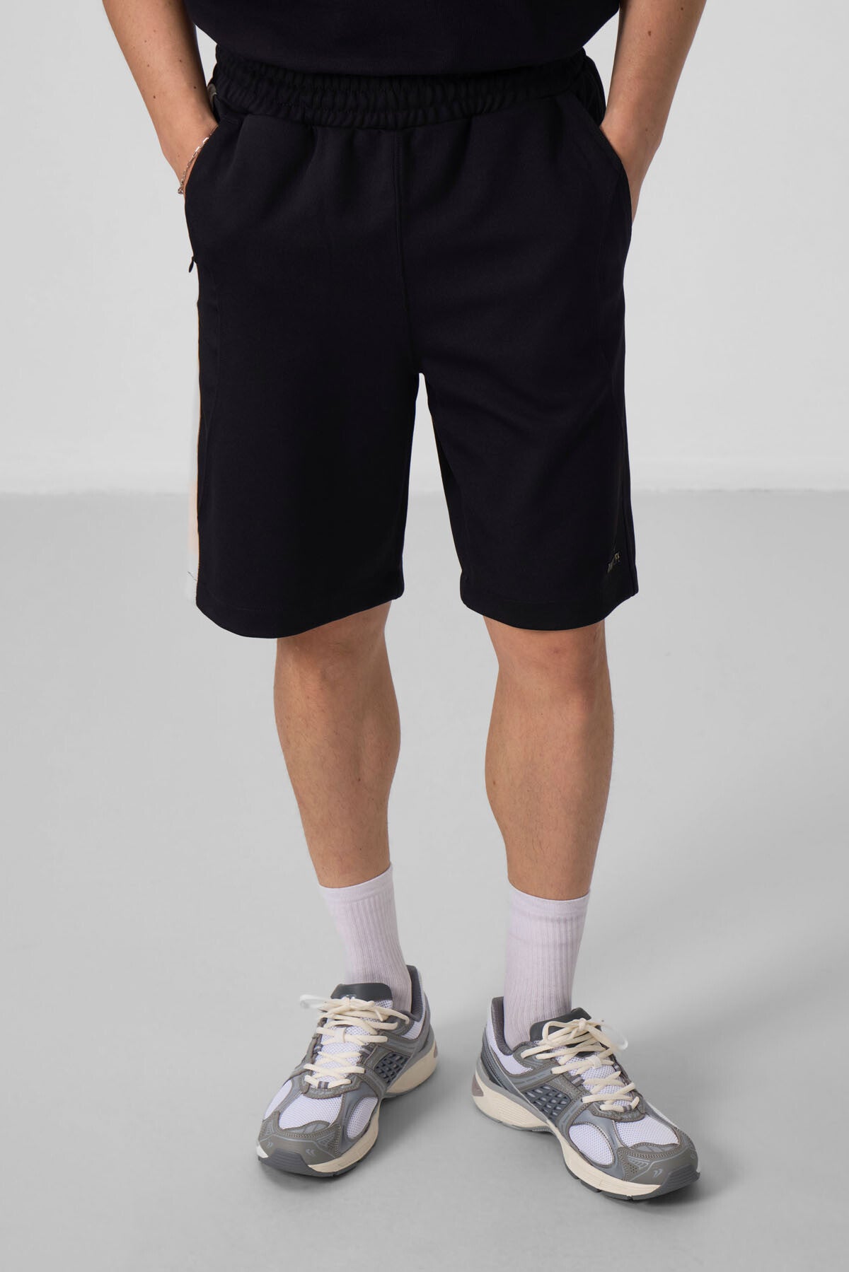 Siyah-Bej Yüzeyi Dokulu Oversize Erkek Şort - 81288