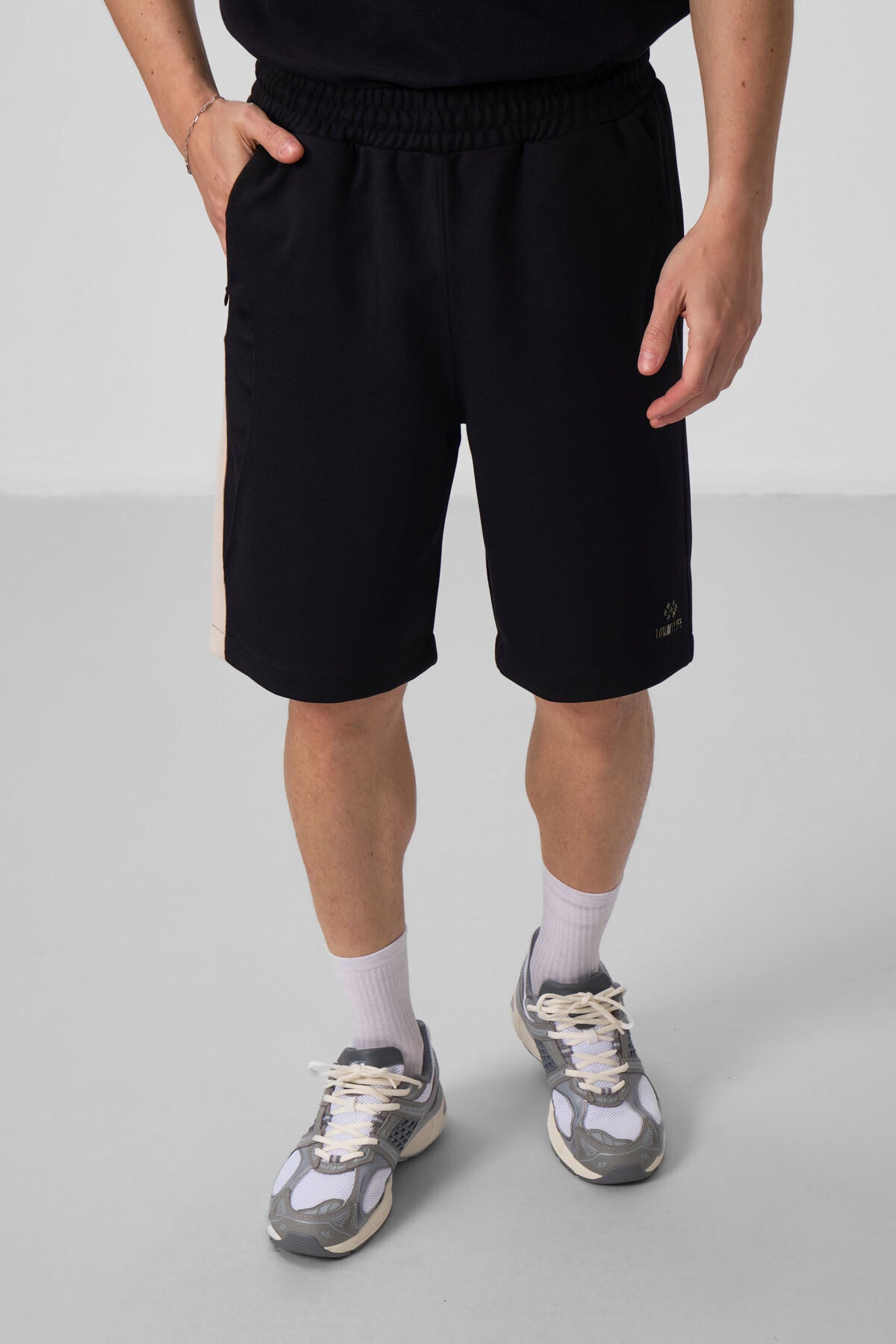 Siyah-Bej Yüzeyi Dokulu Oversize Erkek Şort - 81288