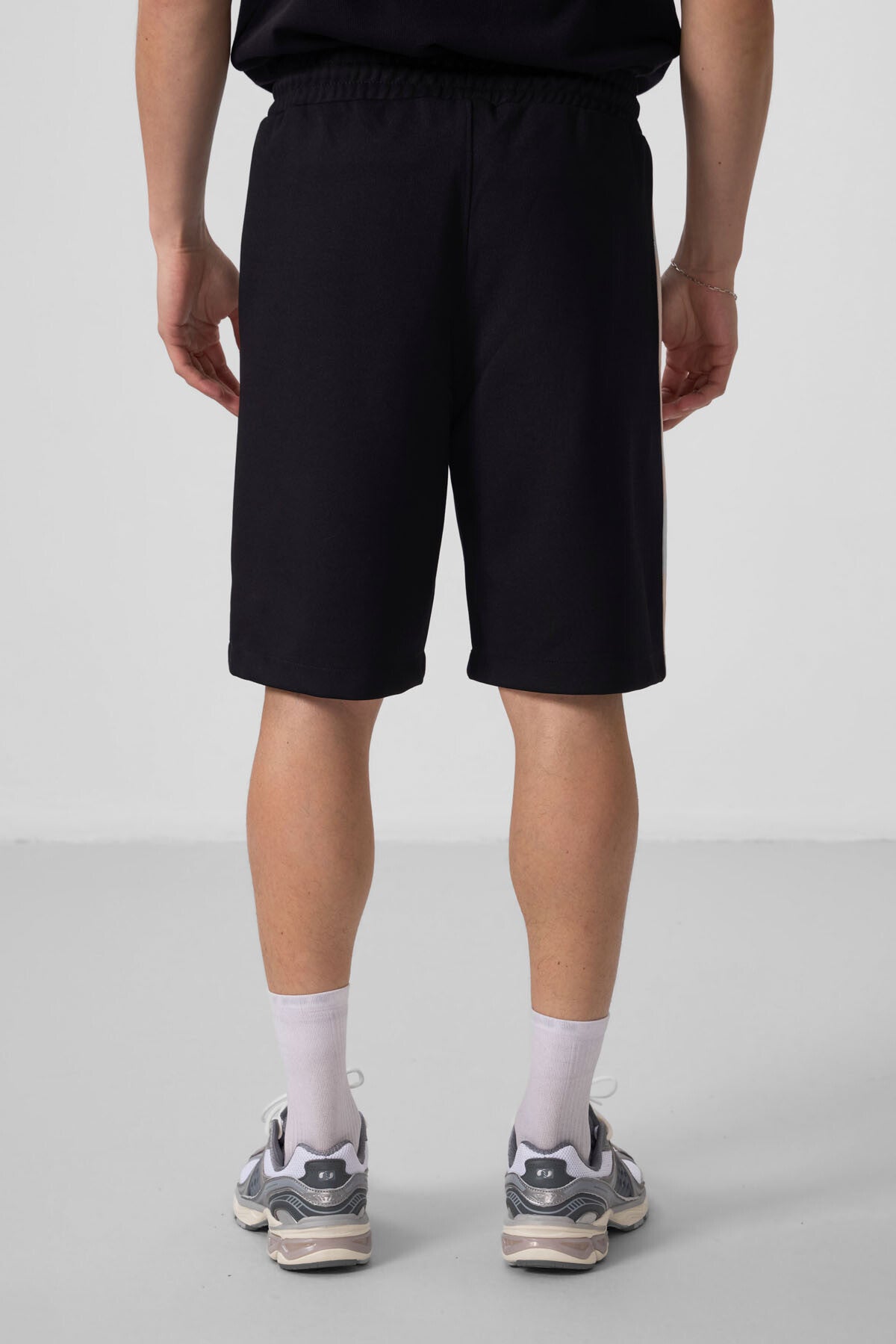 Siyah-Bej Yüzeyi Dokulu Oversize Erkek Şort - 81288